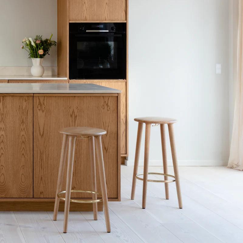 Stołek barowy THE SOCIALITE czarny UMAGE    Eye on Design