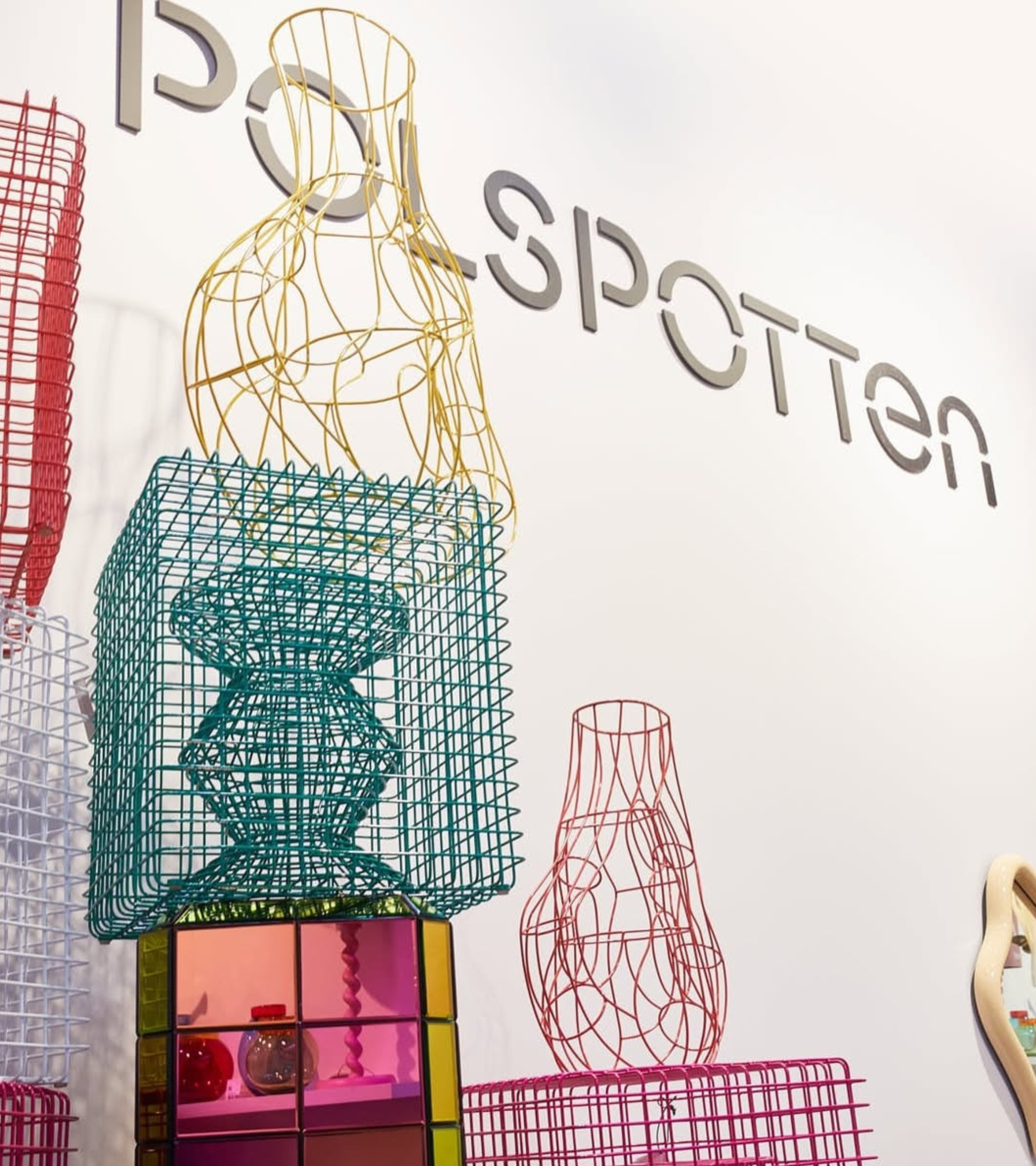 Dekorativní stoleček ZIG ZAG WIRE zelený