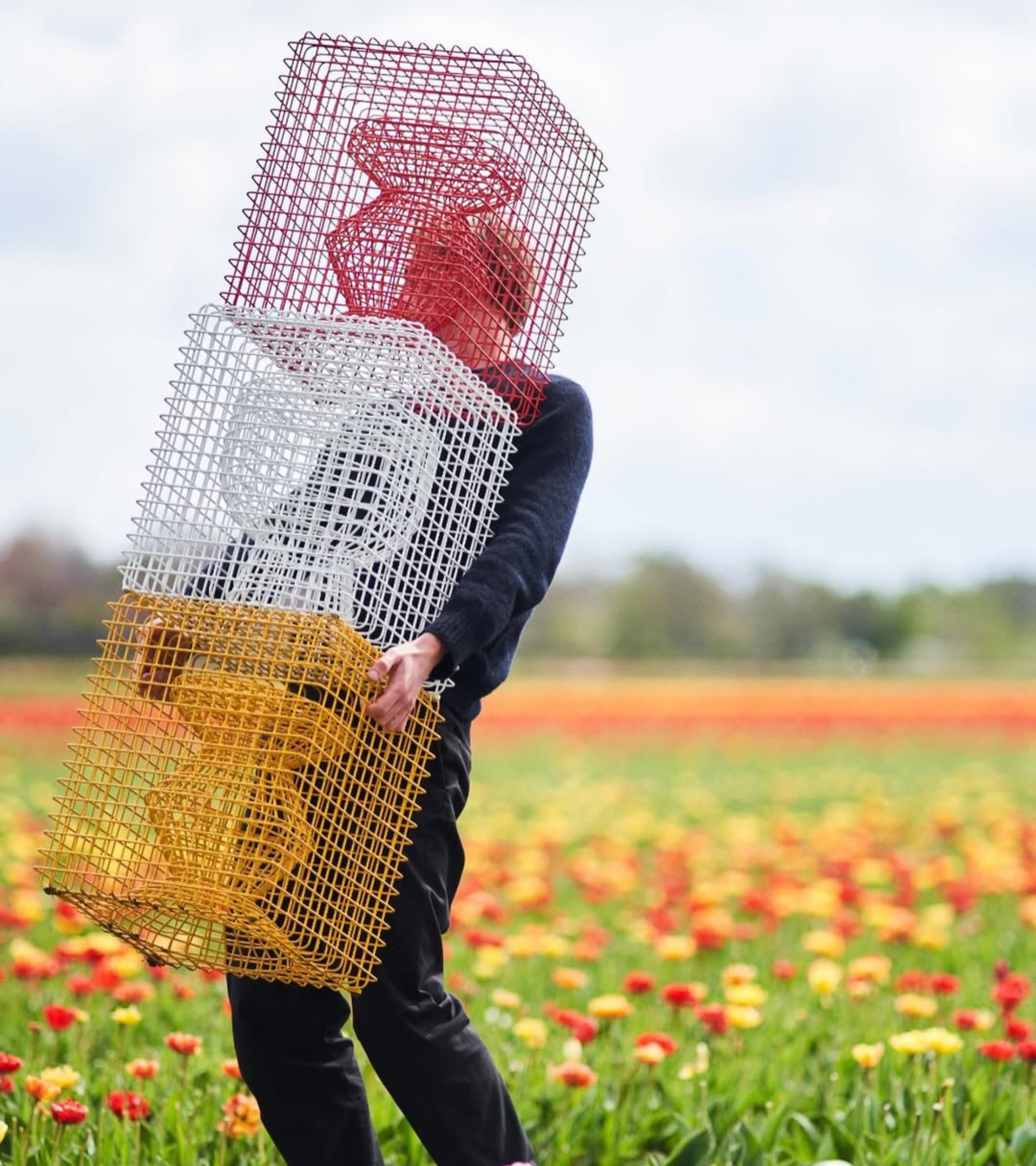 Dekorativní stoleček ZIG ZAG WIRE žlutý