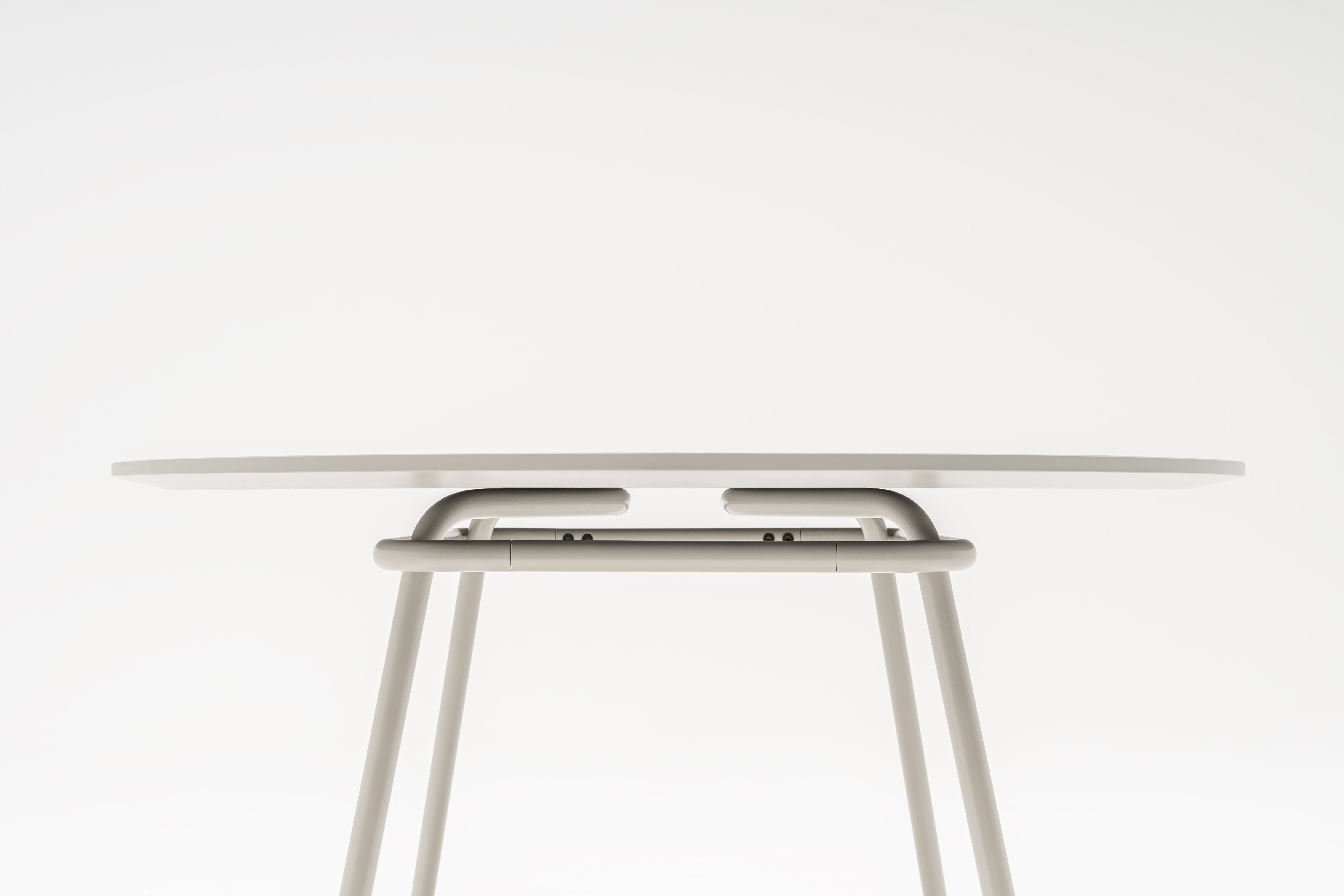 Obdélníkový stůl NEW SCHOOL s kovovou základnou