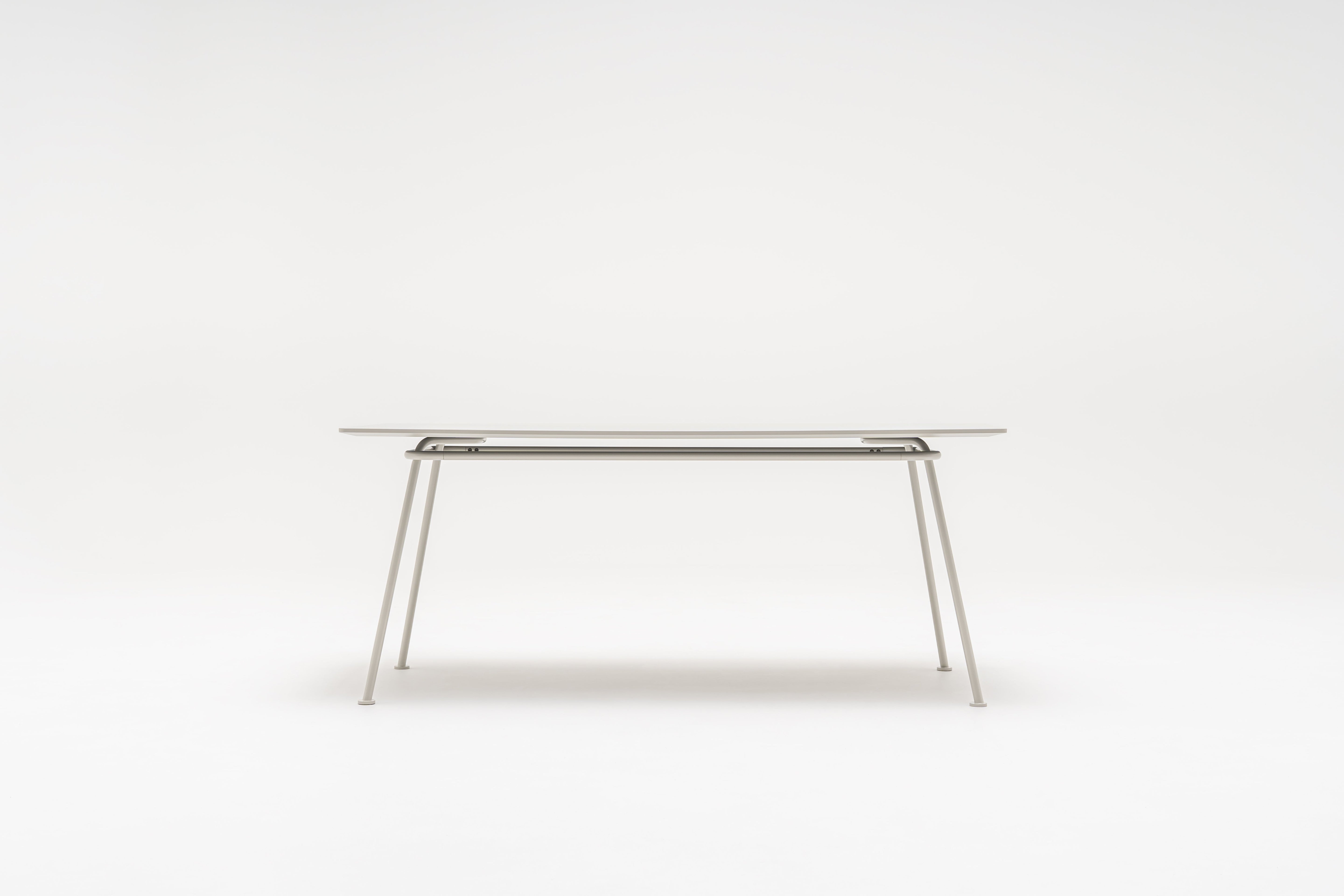 Obdélníkový stůl NEW SCHOOL s kovovou základnou