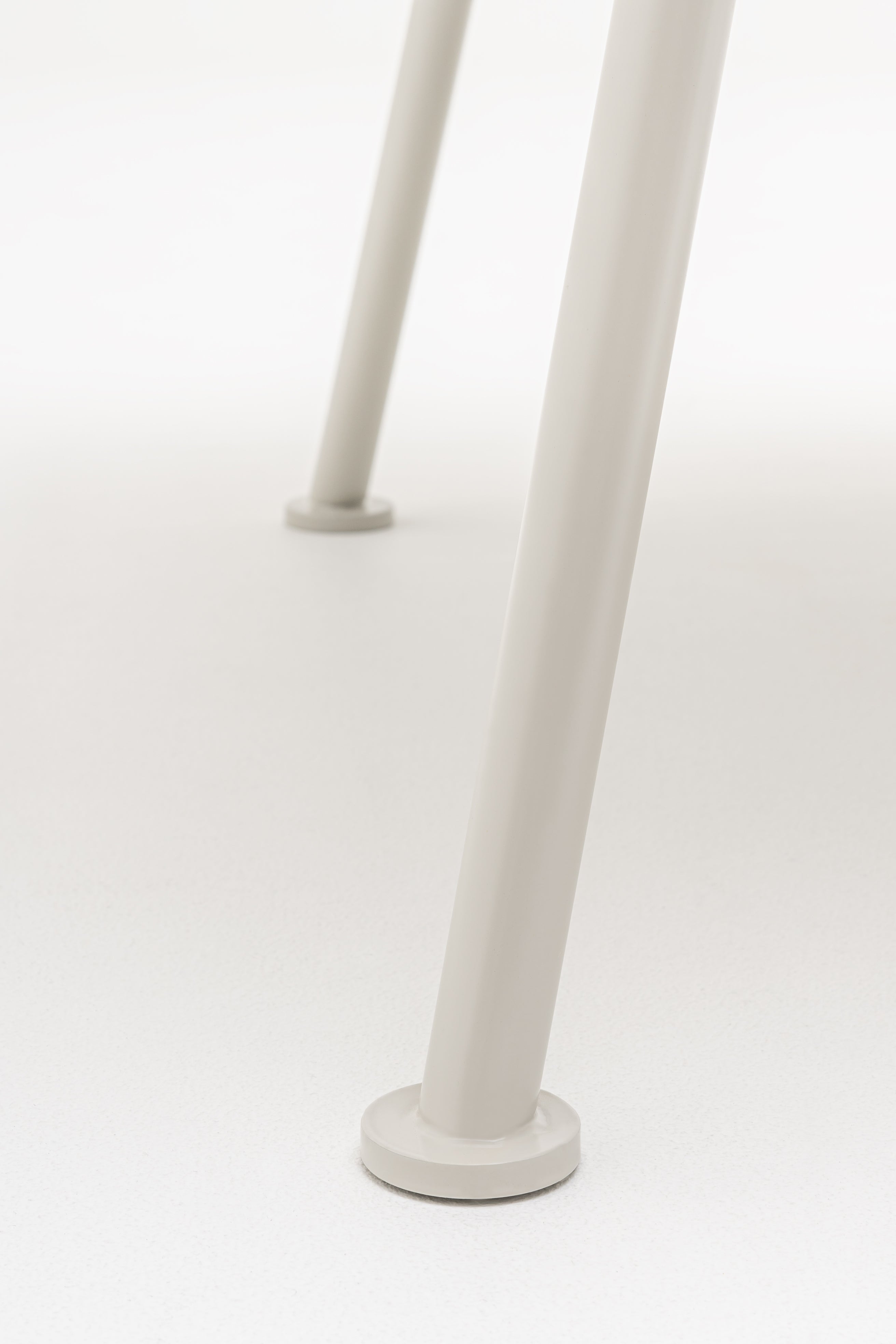 Obdélníkový stůl NEW SCHOOL s kovovou základnou