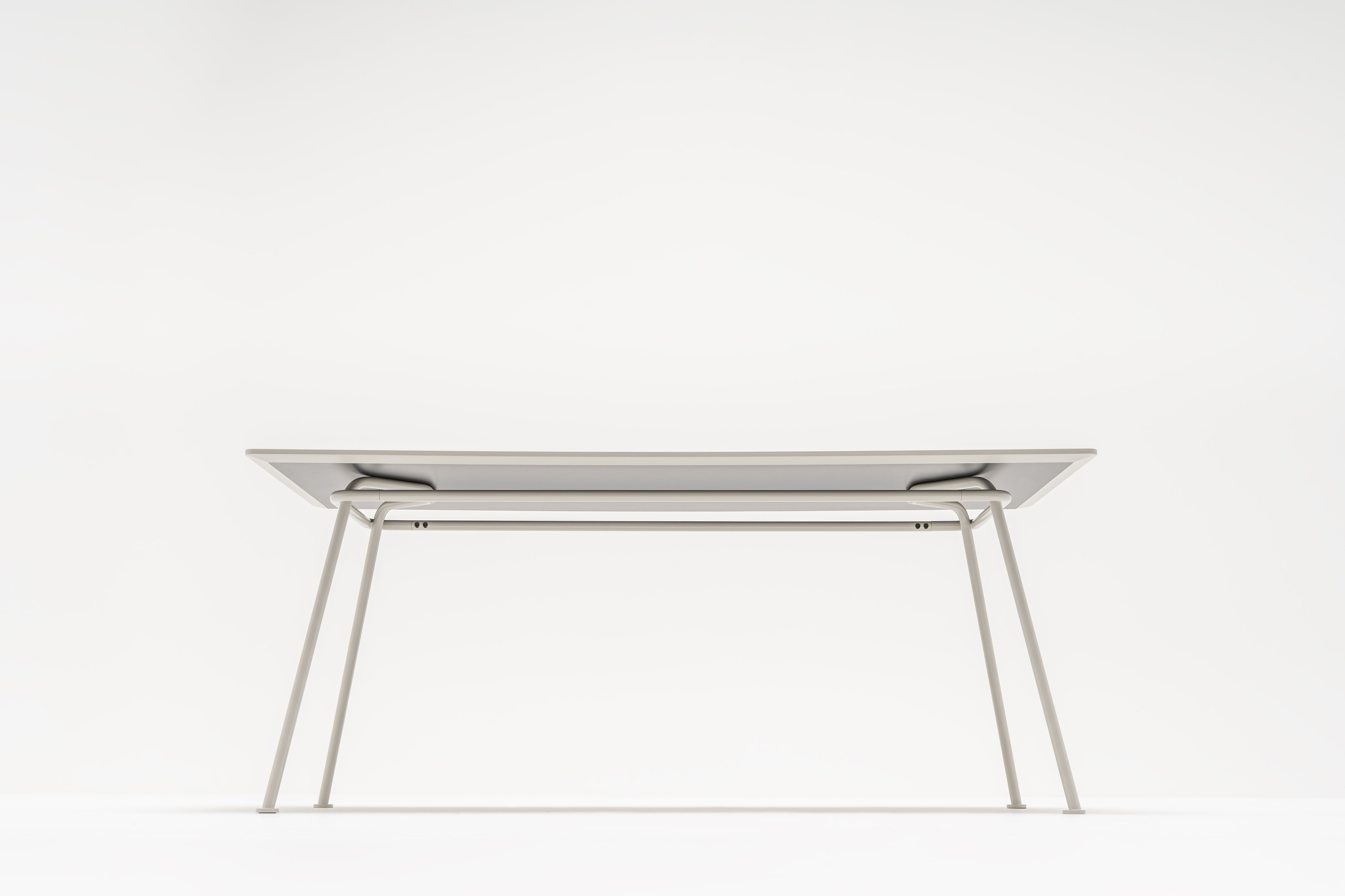 Obdélníkový stůl NEW SCHOOL s kovovou základnou