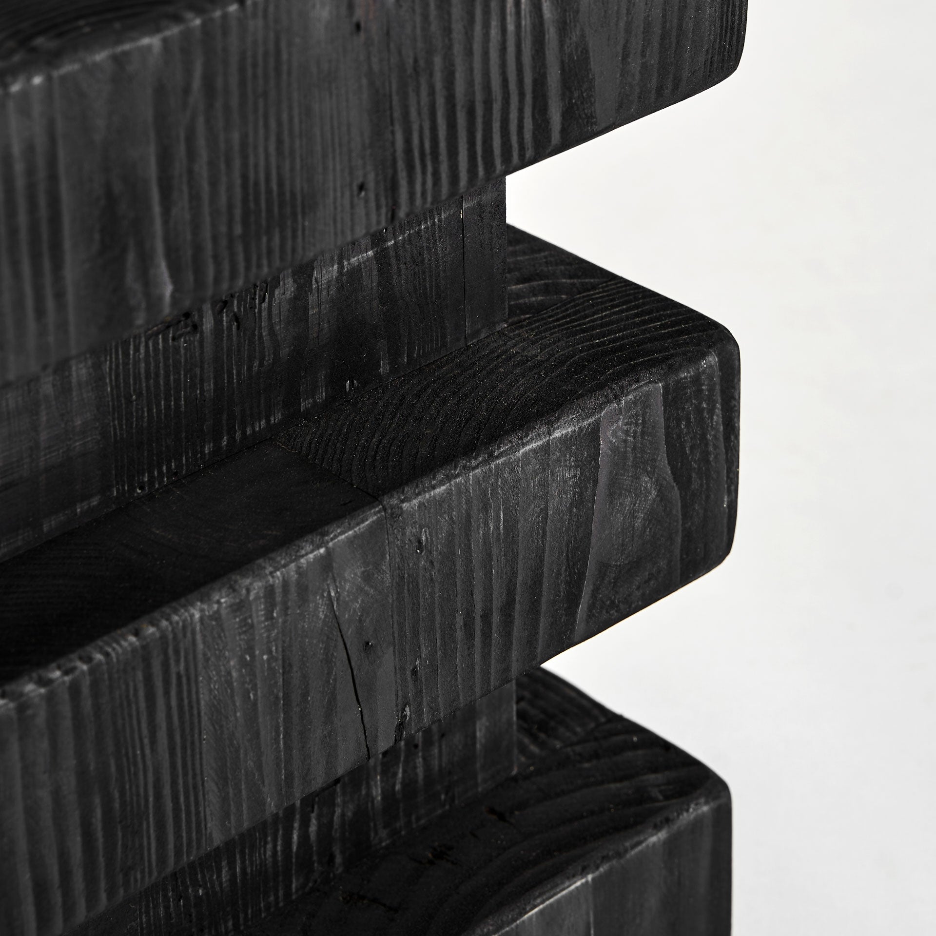 Stolek VIEVY černé recyklované borové dřevo