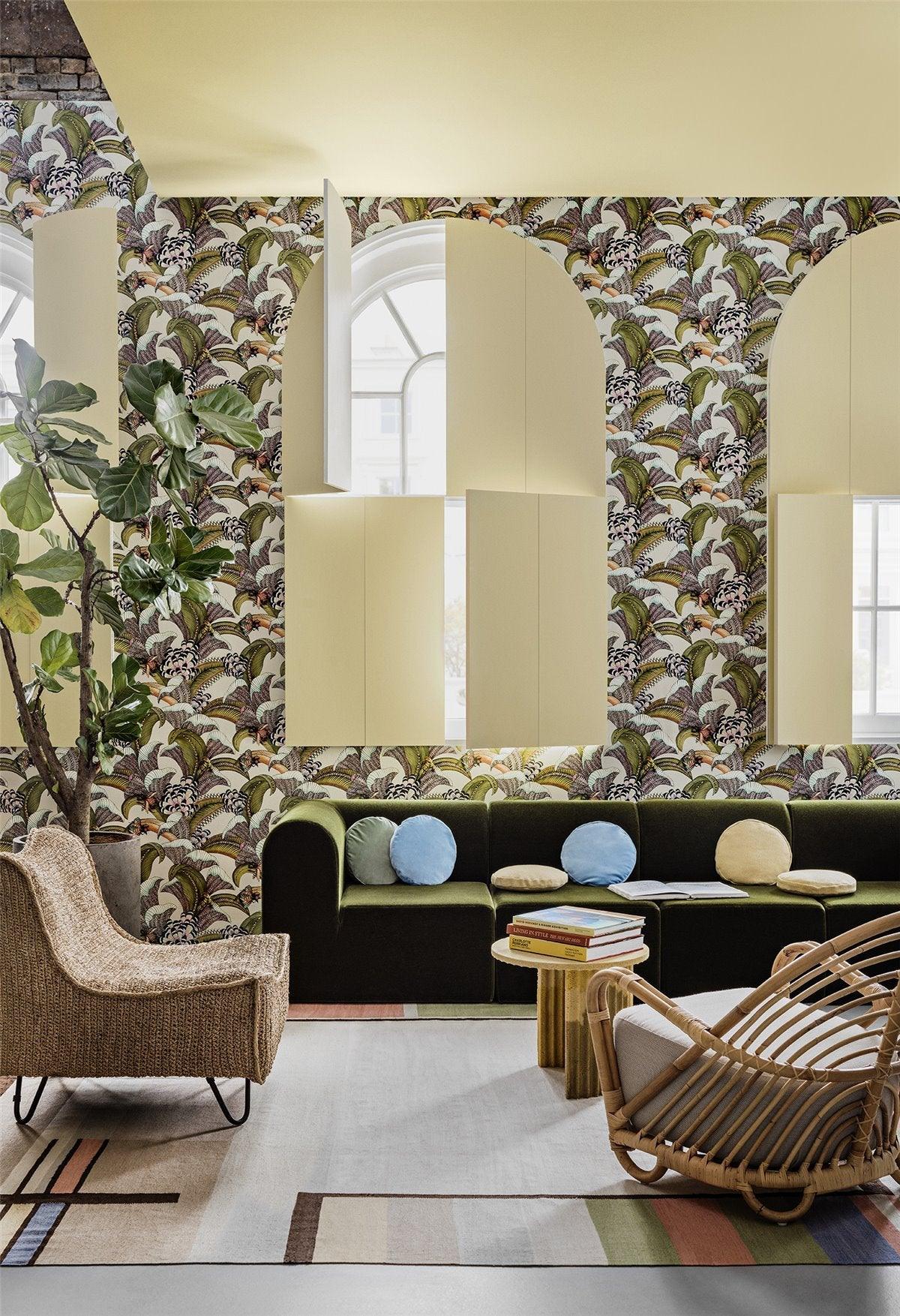 Wallpaper with a plant motif ARDMORE JABULA - Hoopoe Leaves navy blue