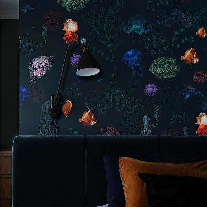 Tapeta UNDERWATER WORLD ciemnoniebieski Wallcolors    Eye on Design