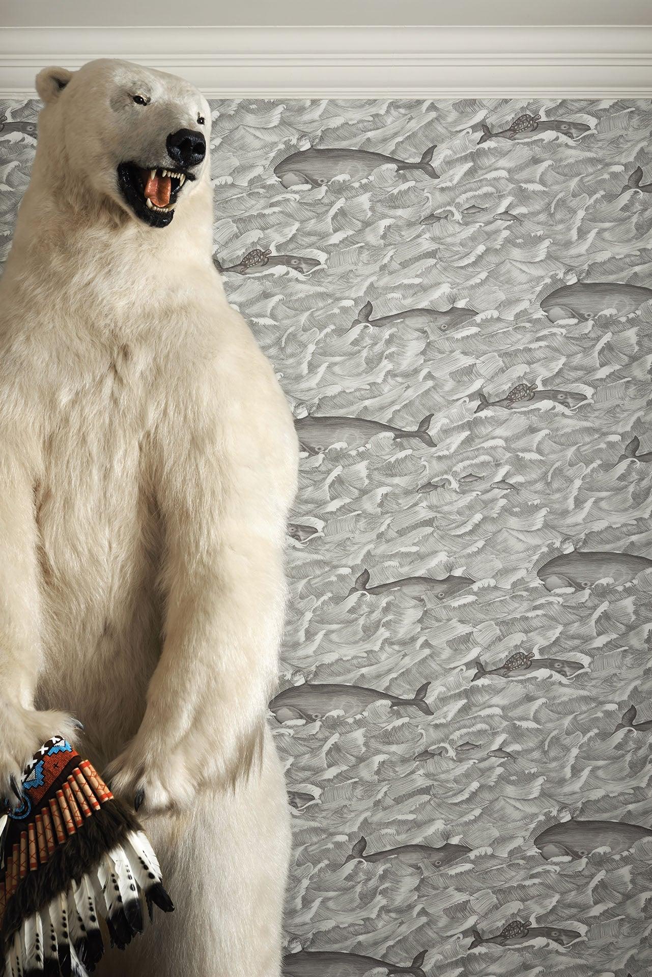 Tapeta s abstraktním vzorem mořských vln a velryb WHIMSICAL - Melville metalická stříbrná