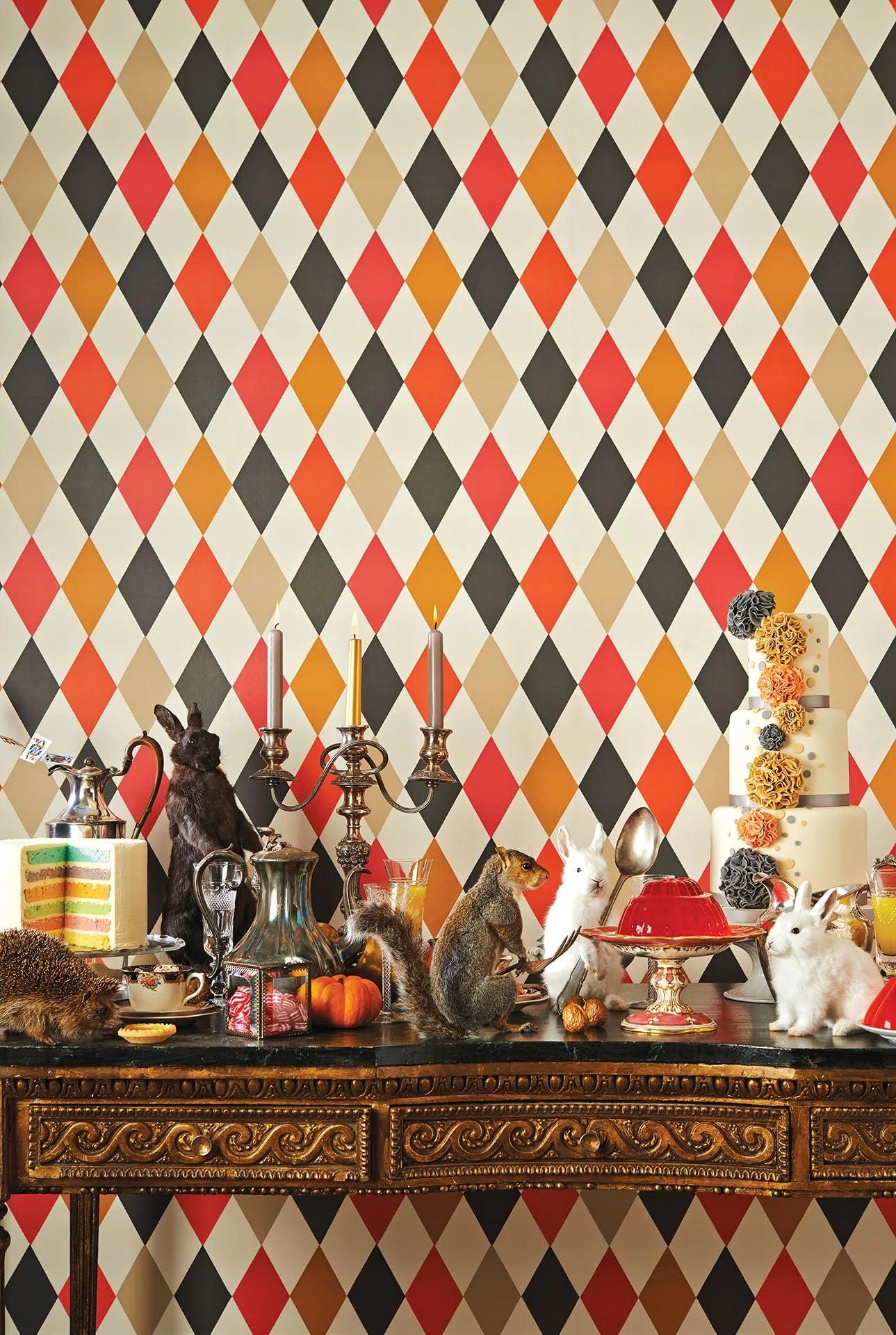 Tapeta s geometrickým vzorem WHIMSICAL - Punchinello pastelová na krémové