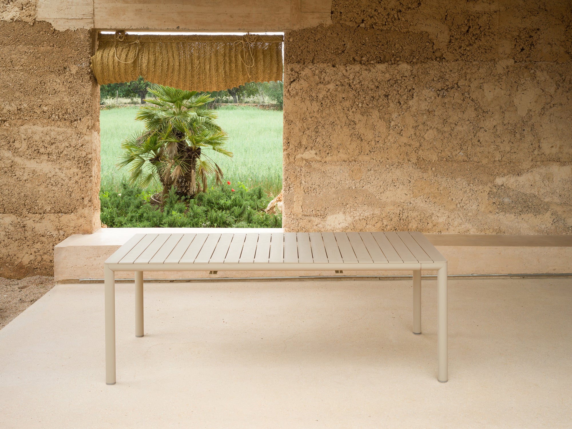 TEVERE Earthy Brown Extendable Outdoor Table