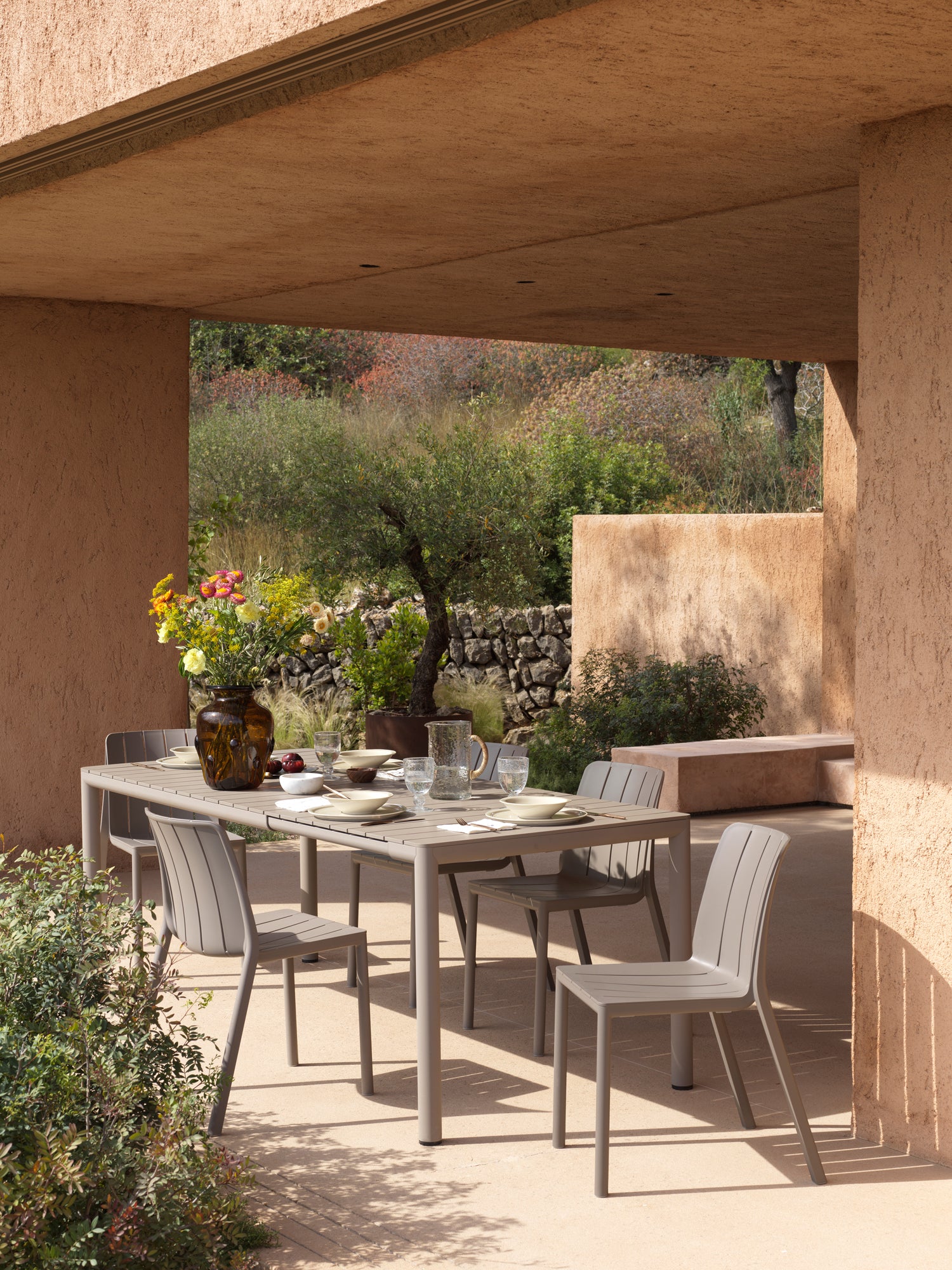 TEVERE Earthy Brown Extendable Outdoor Table