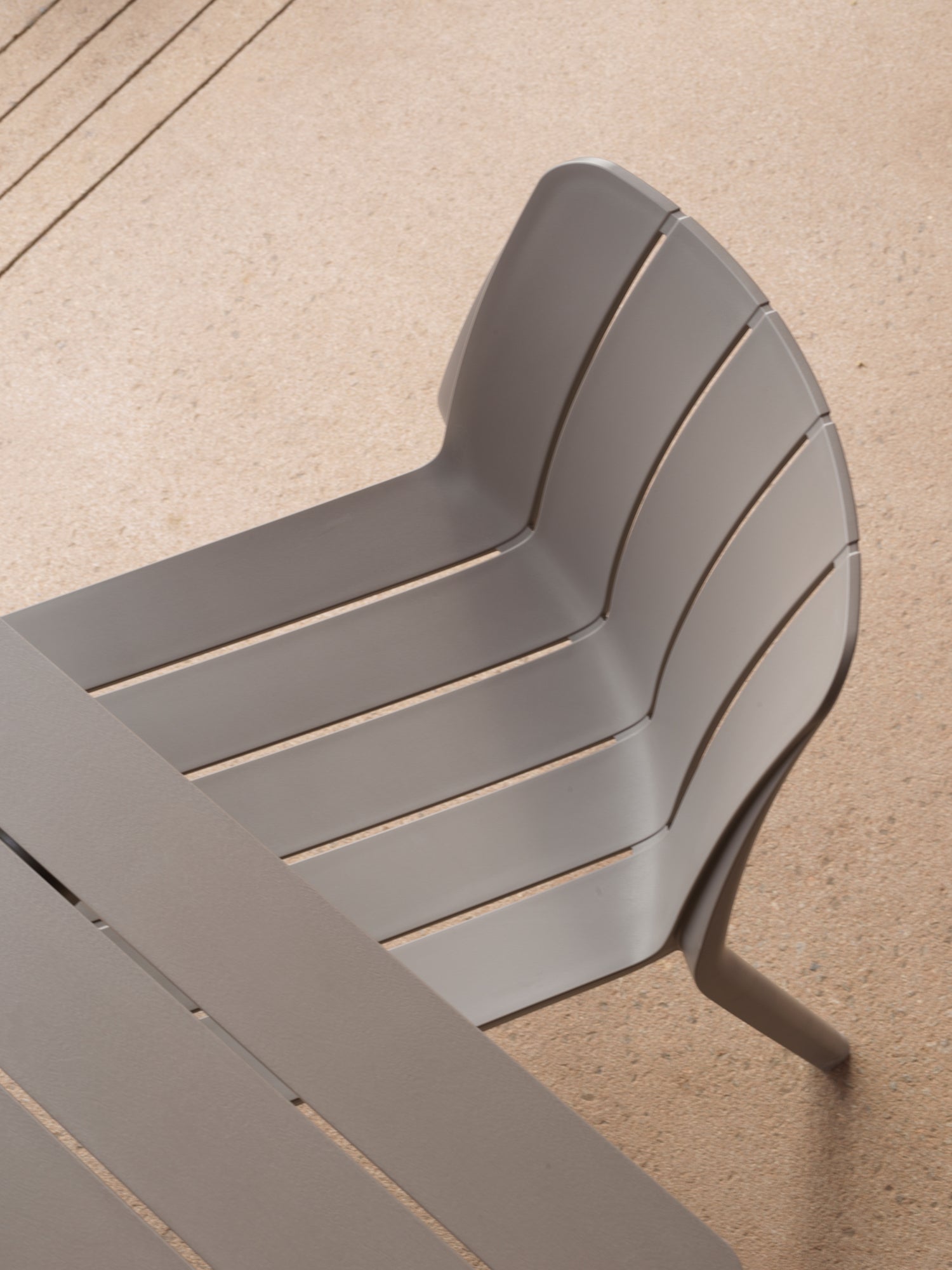 TEVERE taupe extendable outdoor table