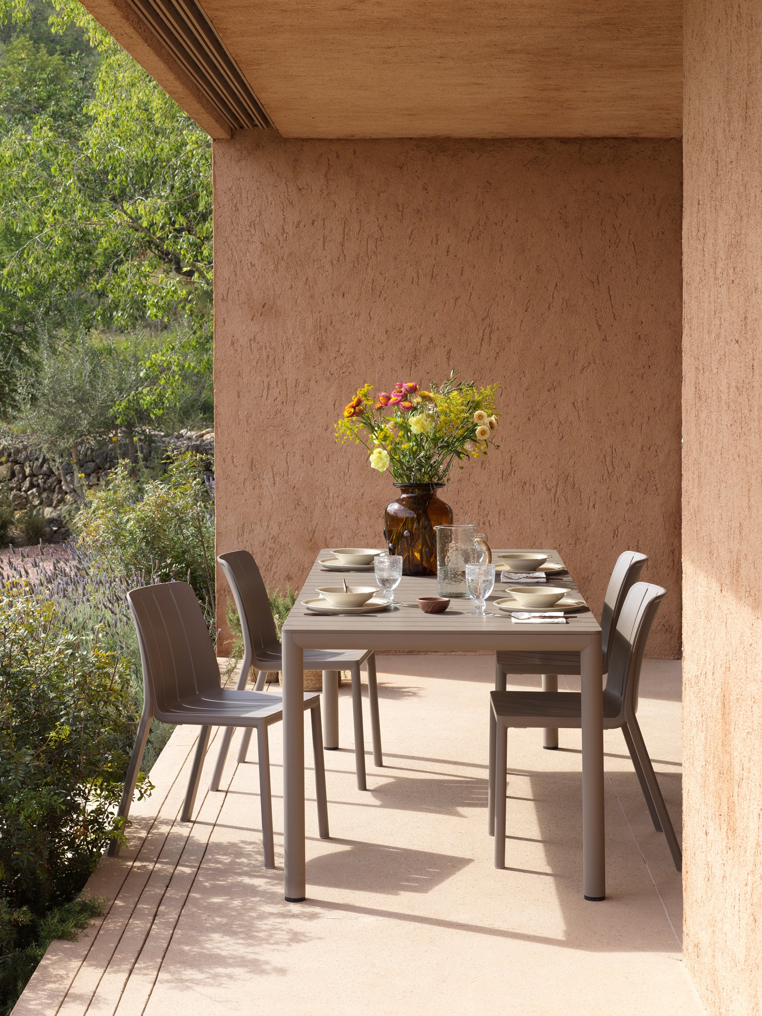 Venkovní křeslo TIBERINA REGENERATION zemité hnědé