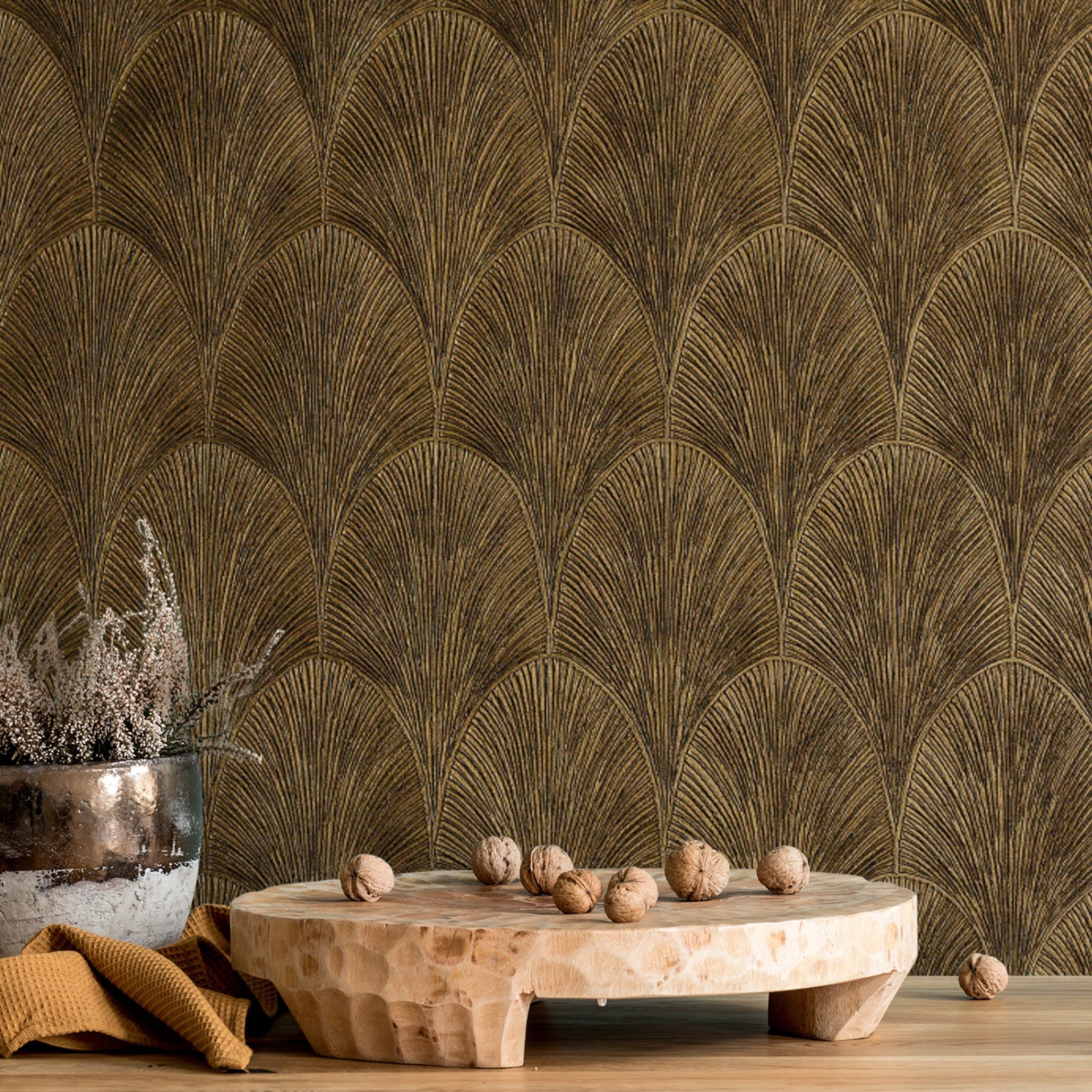 Metalická tapeta s geometrickým vzorem TOURMALINE - DORE/FONCE hnědá se zlatou