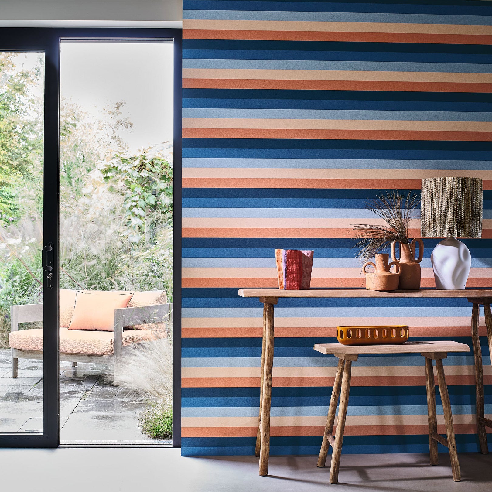 Tapeta strukturovaná s pruhy TRANSAT - MARINE/CORAIL tmavě modrá s korálovou