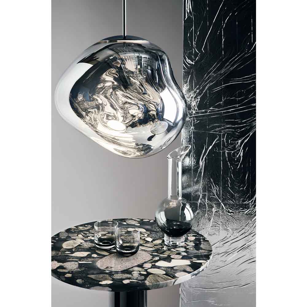 Kulatý stůl TUBE z kamenného mramoru s černým podstavcem