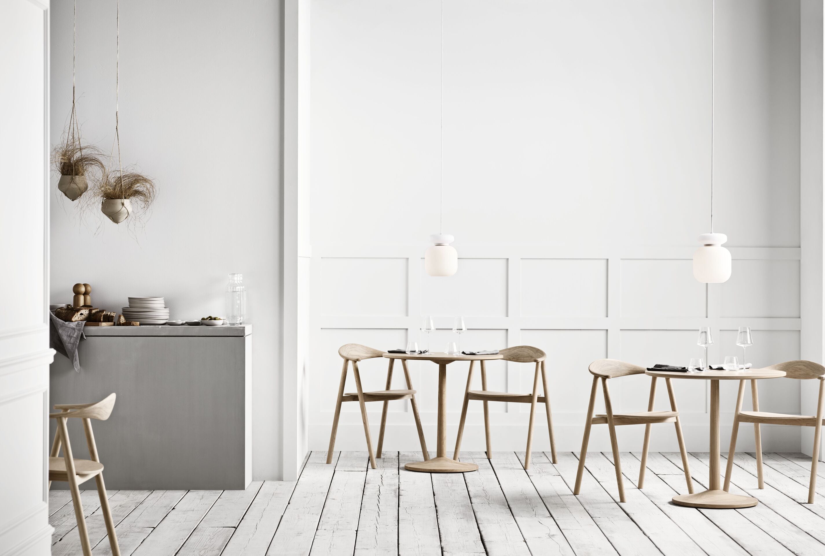 Kulatý stůl TURNED dýha z dubu