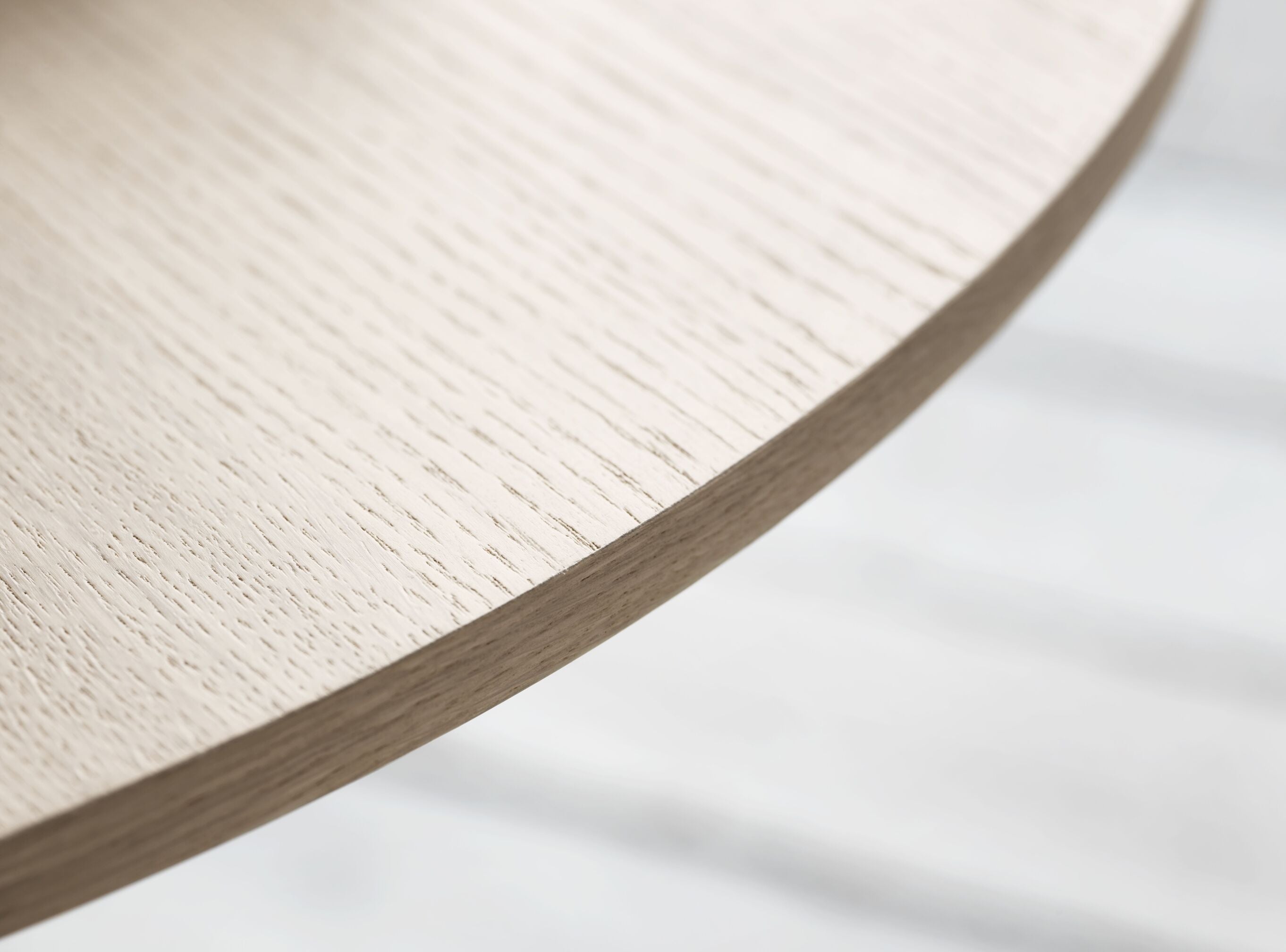 Kulatý stůl TURNED dýha z dubu