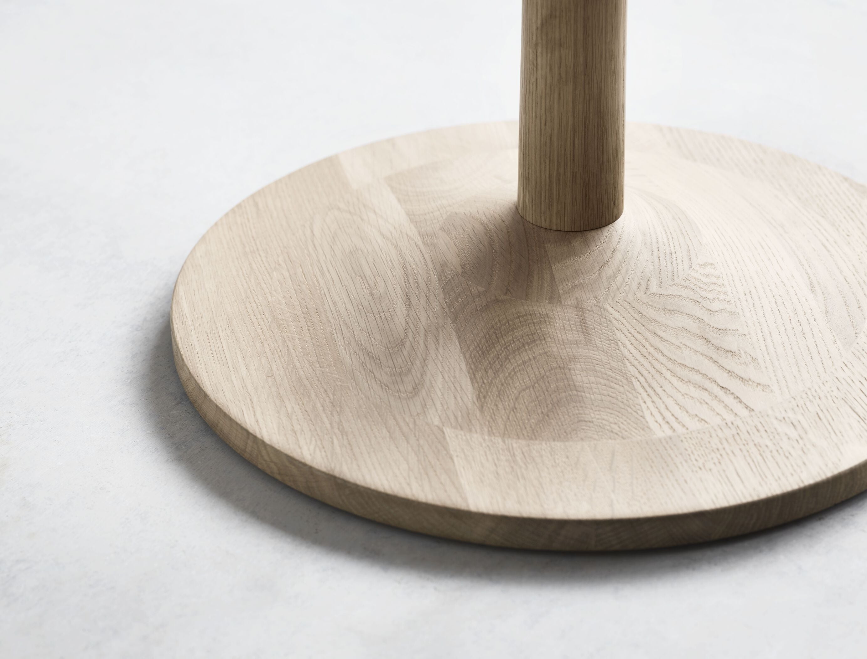 Kulatý stůl TURNED dýha z dubu