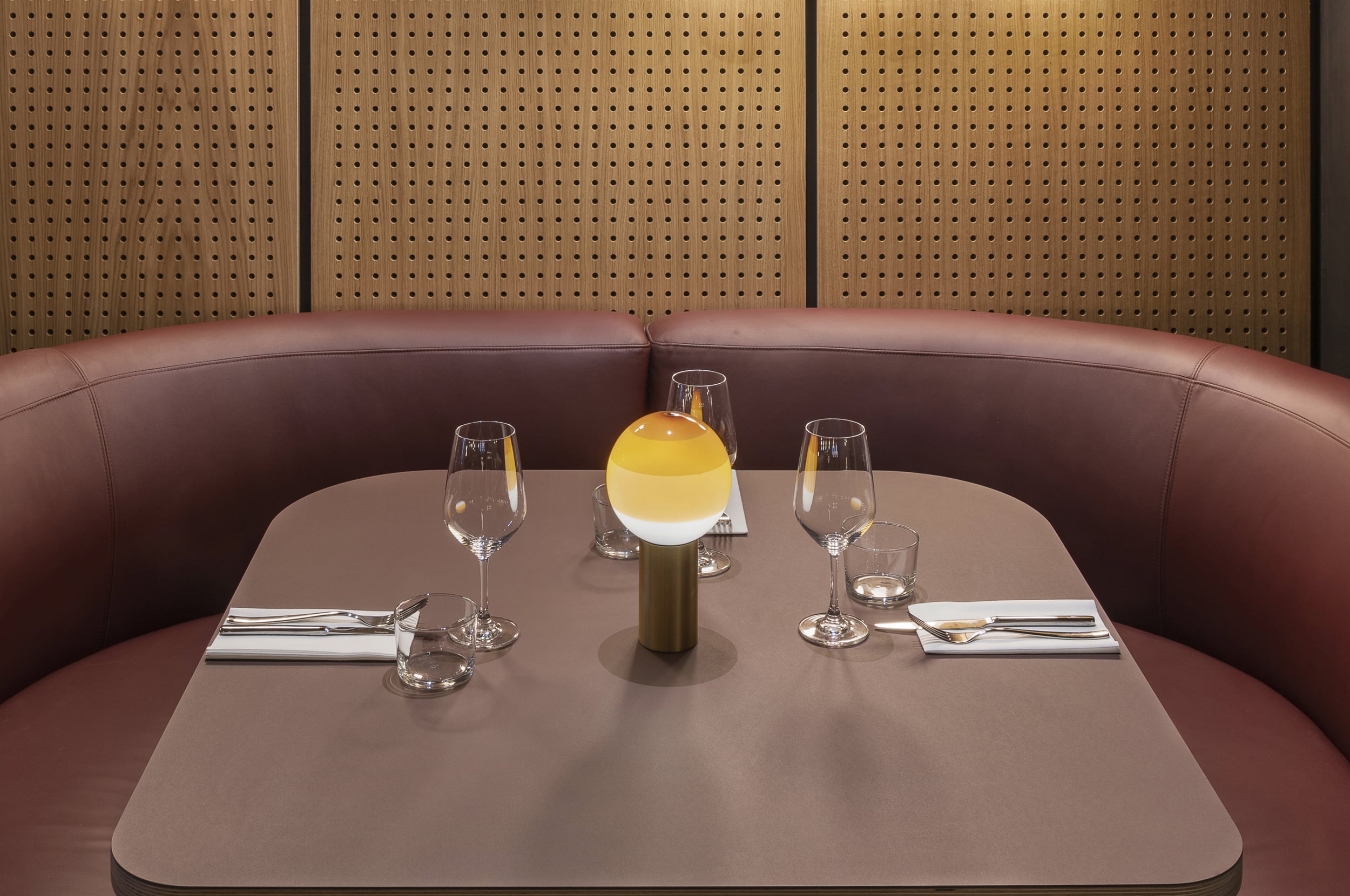 Battery-powered lamp DIPPING burgundy