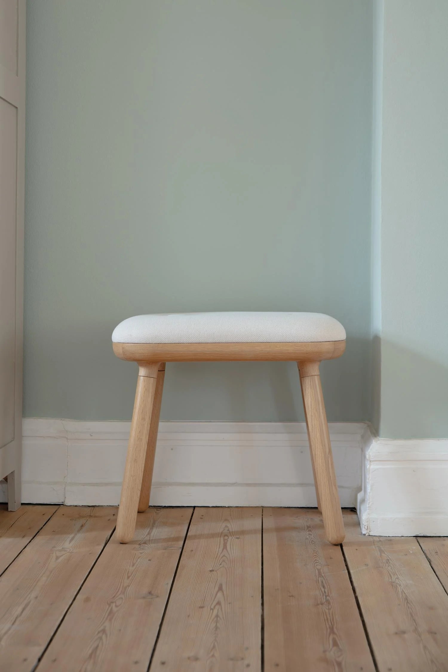 PAFF sand stool with oak base