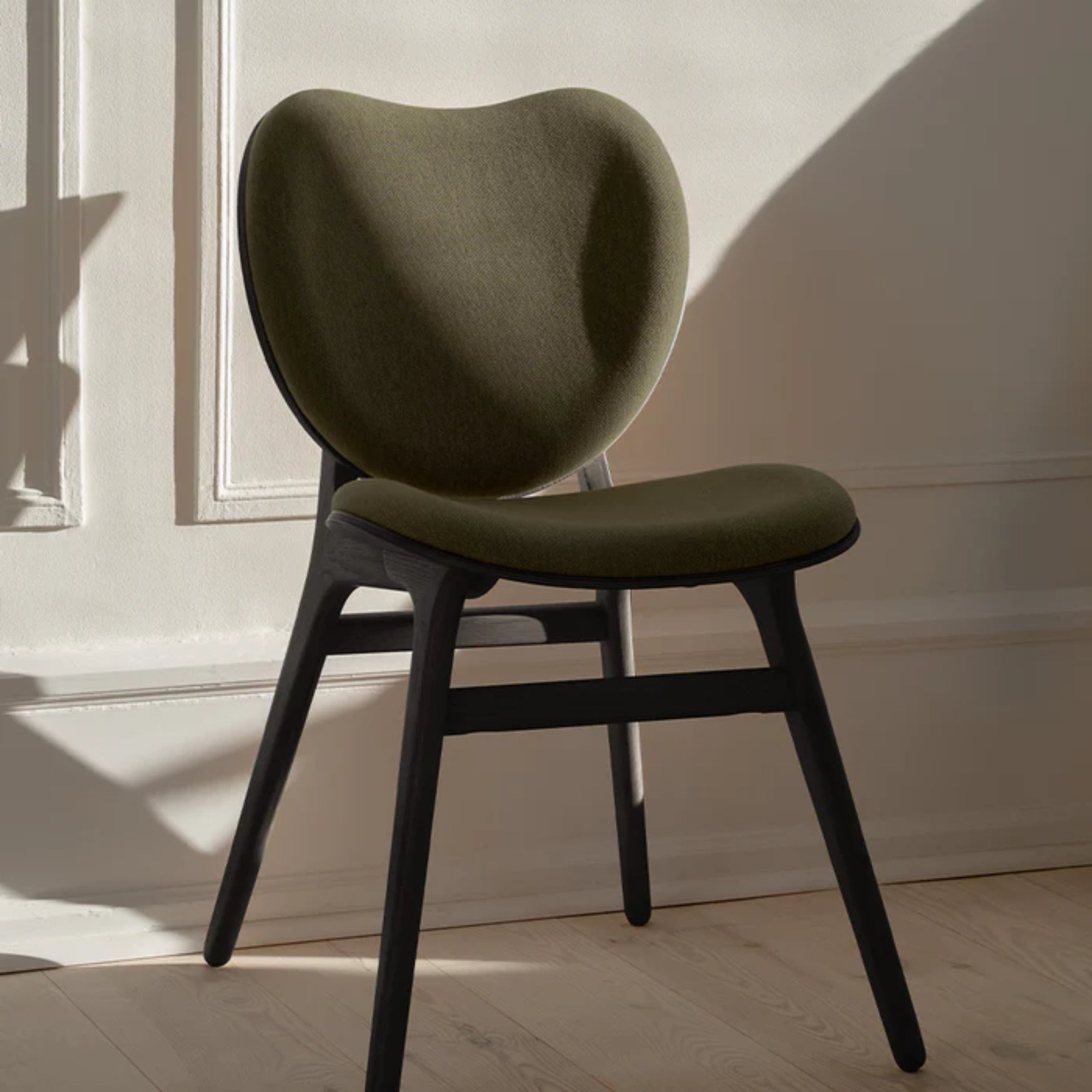 CONVERSATION chair green with black oak base