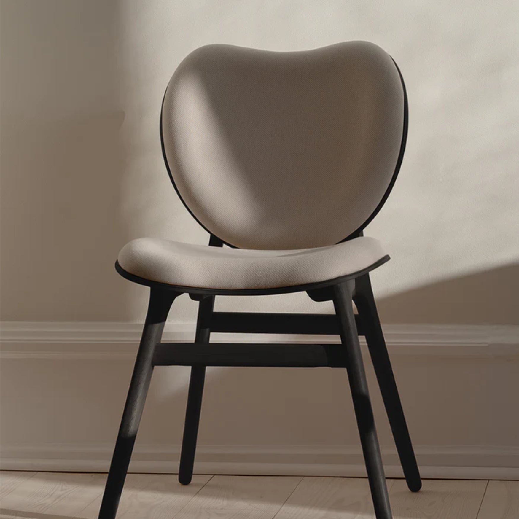 CONVERSATION chair sand with black oak base