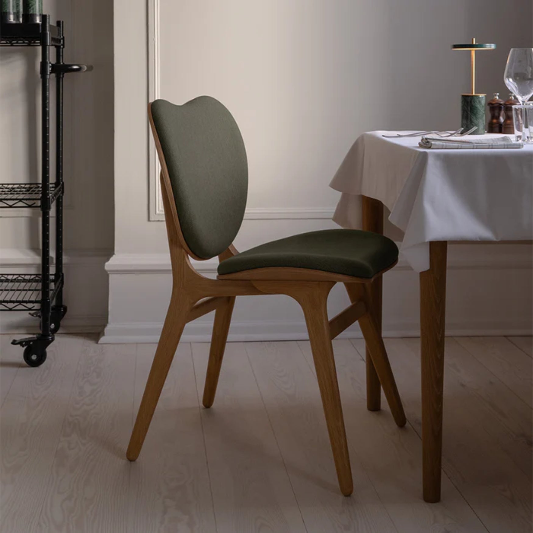 CONVERSATION chair green with oak base