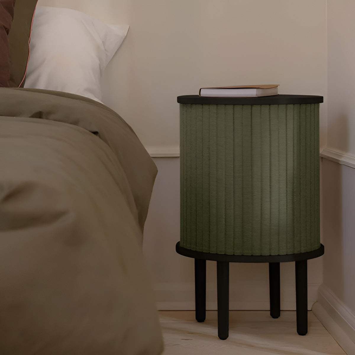 AUDACIOUS green side table with black oak