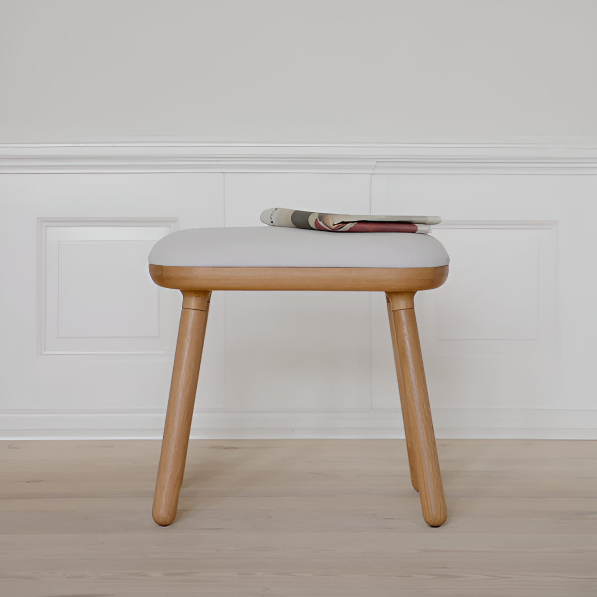 PAFF anthracite stool with oak base
