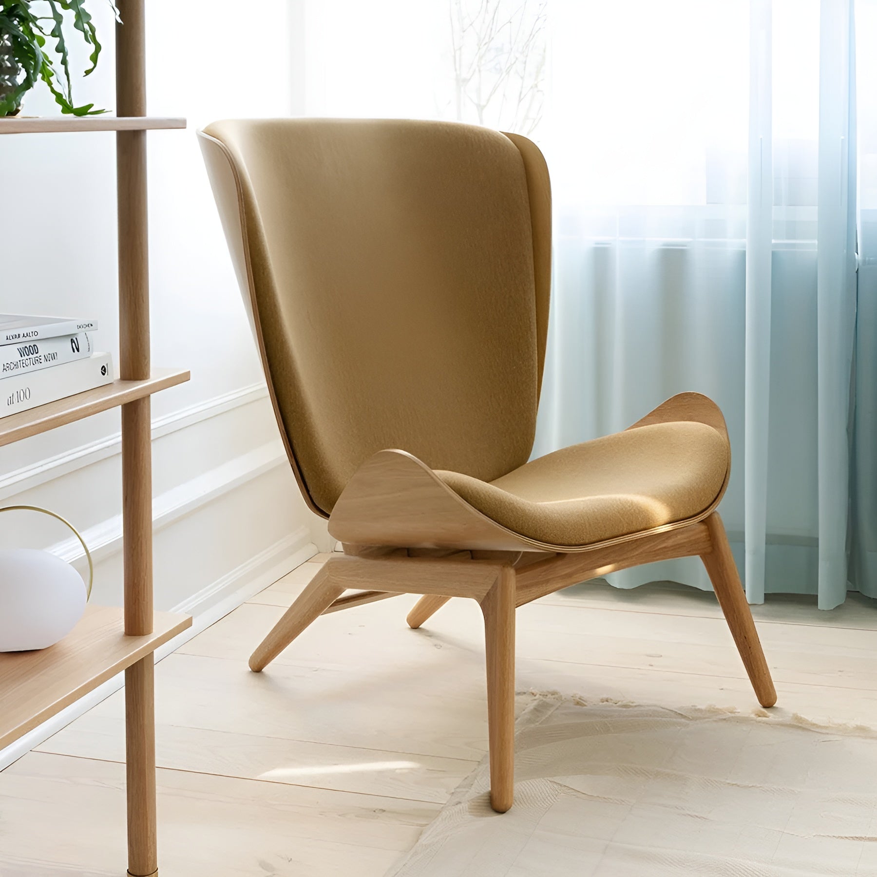 READER armchair black leather with oak base