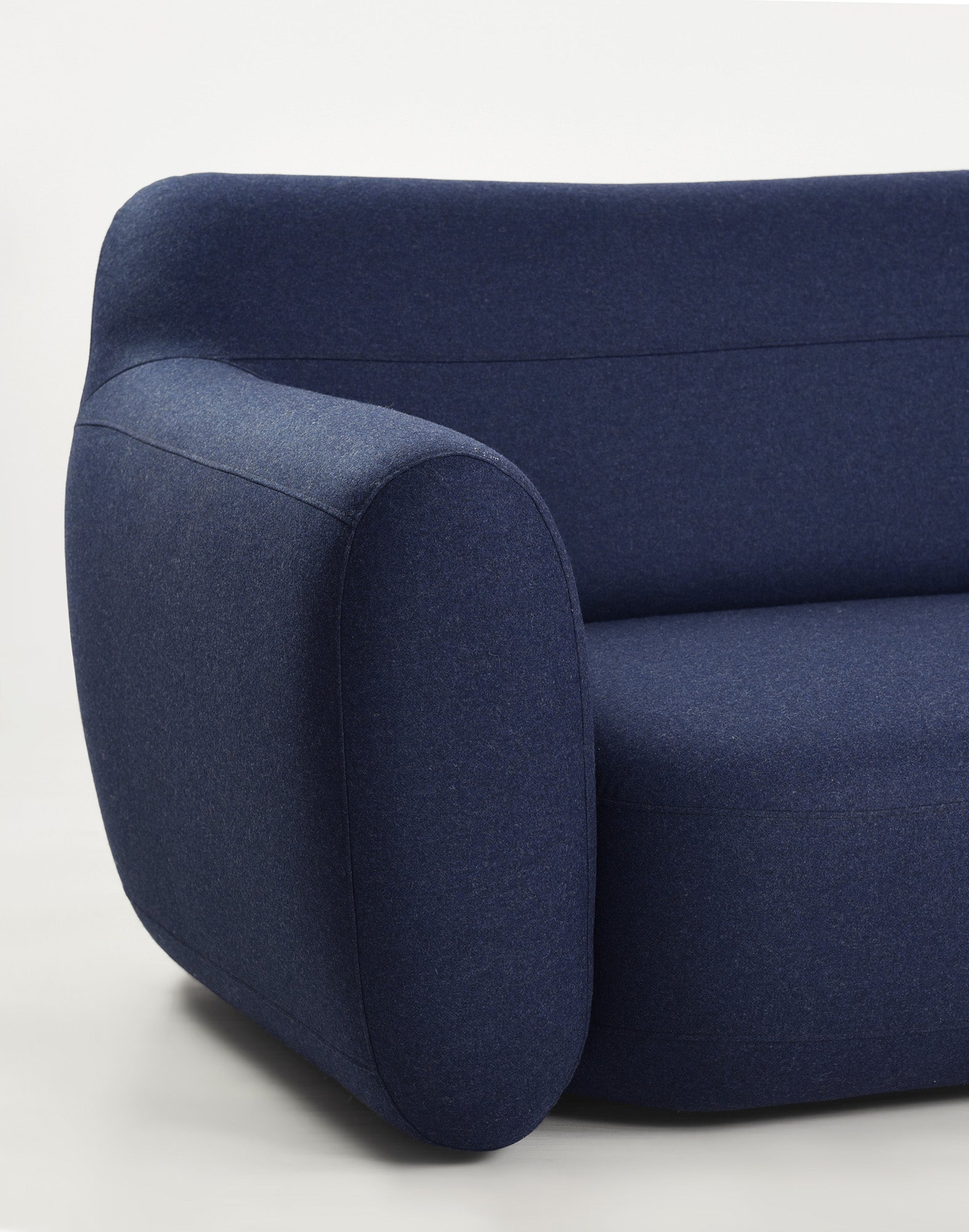 Pohovka 2-osobová MOMENTS čalouněná