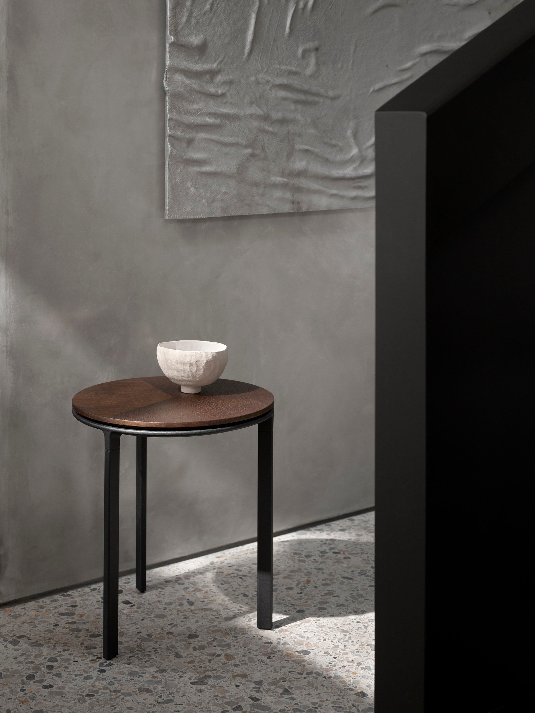Side table 421 dark oak veneer with dark aluminum base