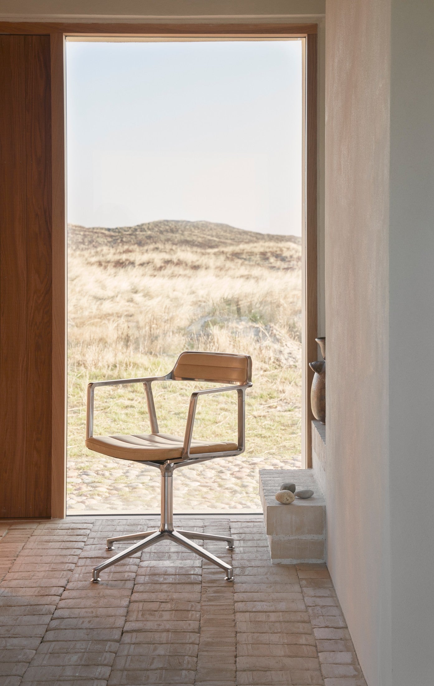 Office chair 452 caramel leather with metal base