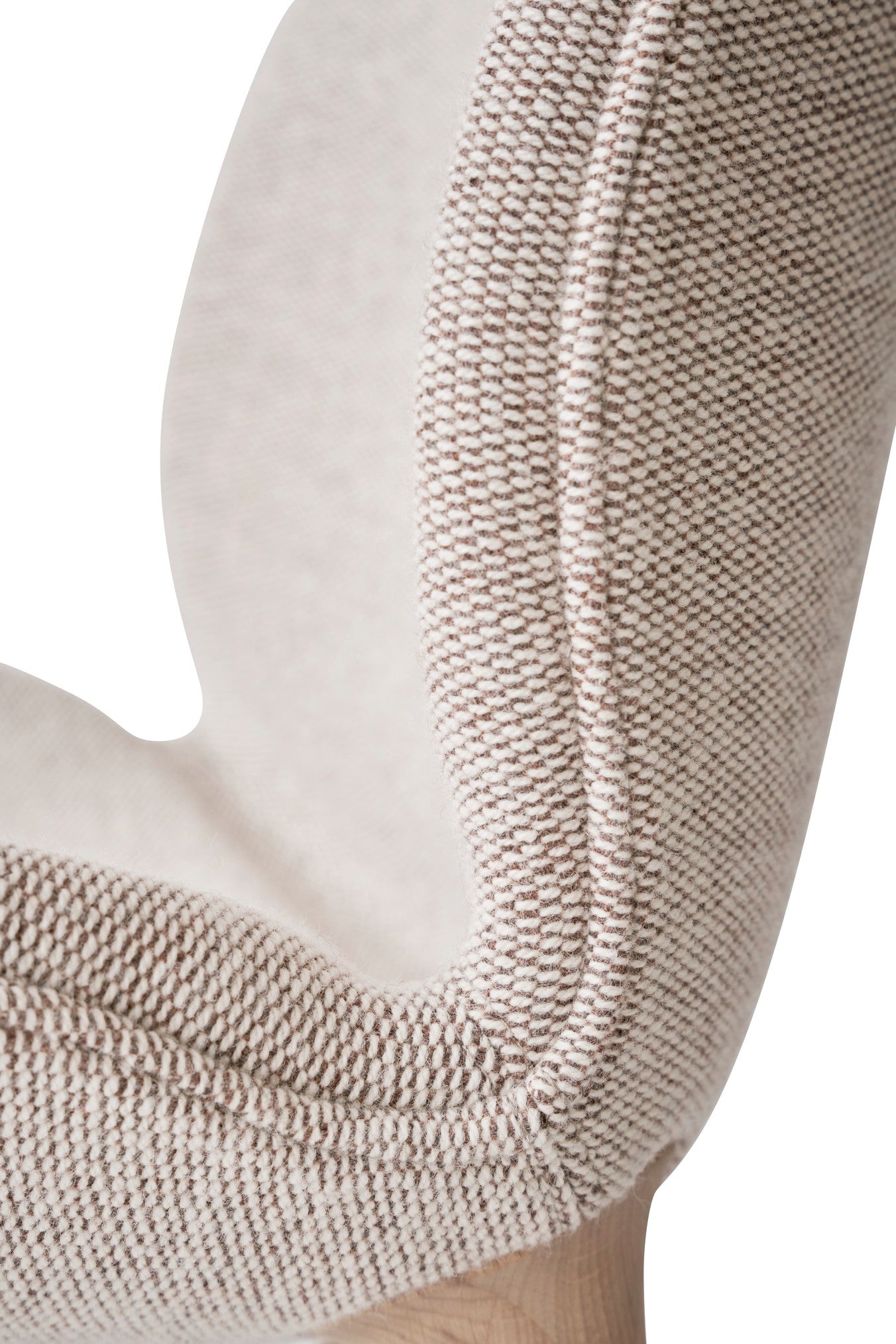 Křeslo LODGE béžové s jasným dubovým podstavcem