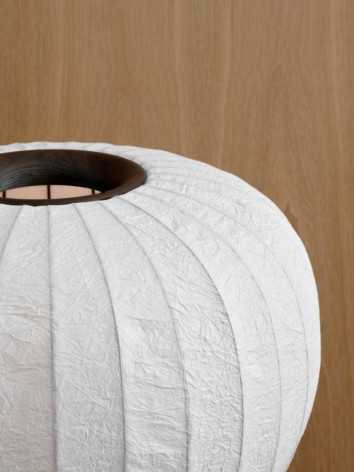 Lampa podłogowa 581 papierowy klosz z ciemną metalową podstawą – drewno dębowe