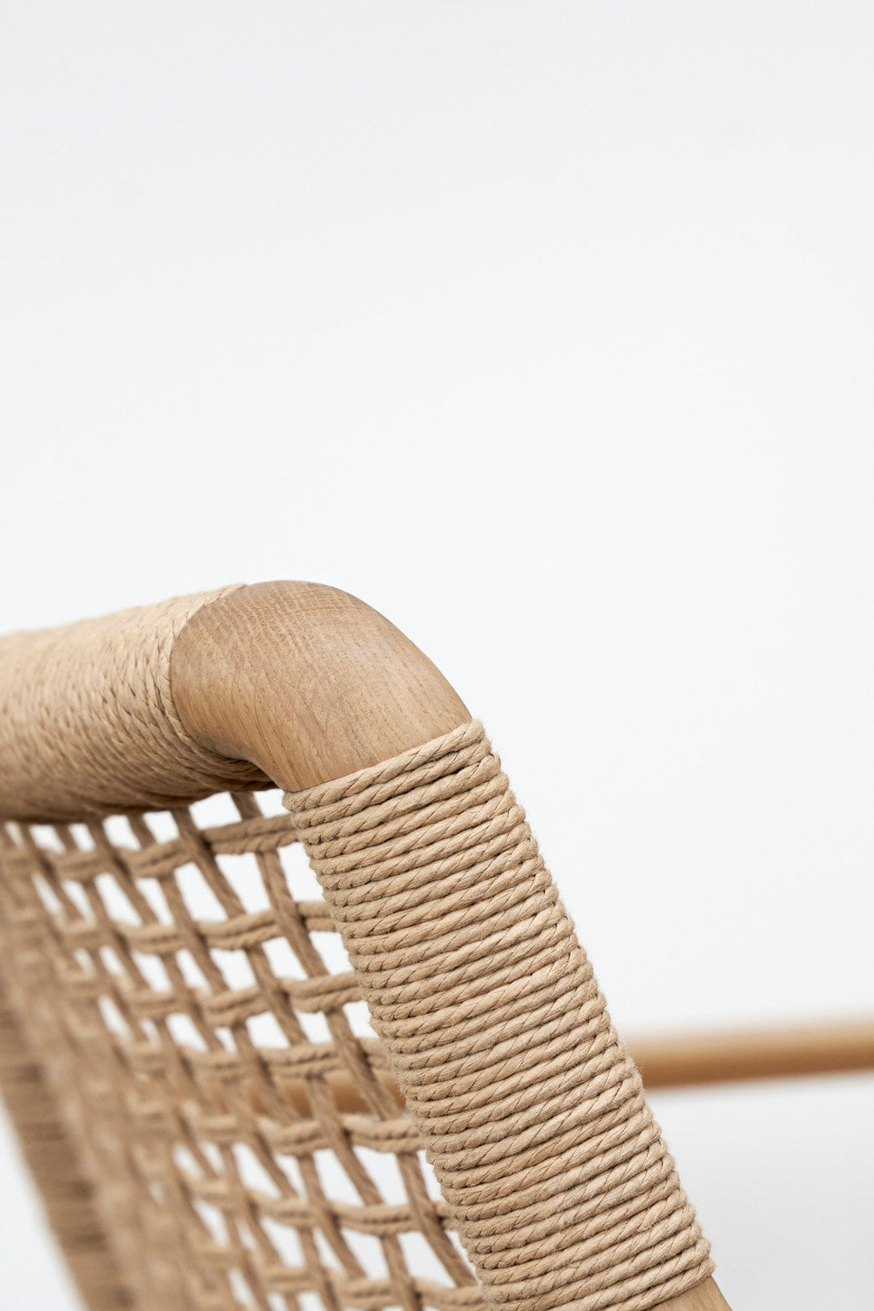 Křeslo CABIN karamelová kůže s jasným dubovým podstavcem [Antonina] [Amelia spr]