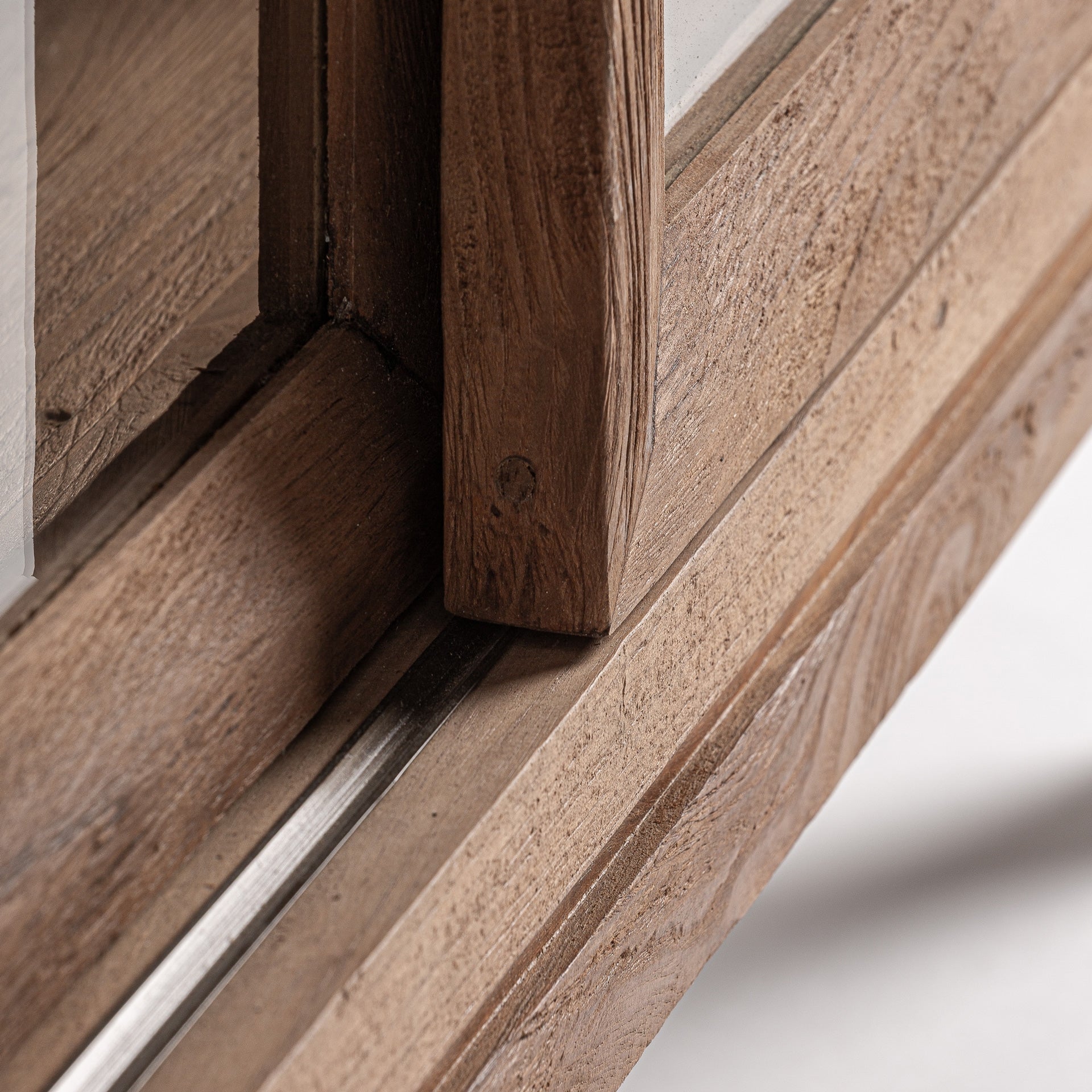 Vitrína BROICH teakové dřevo