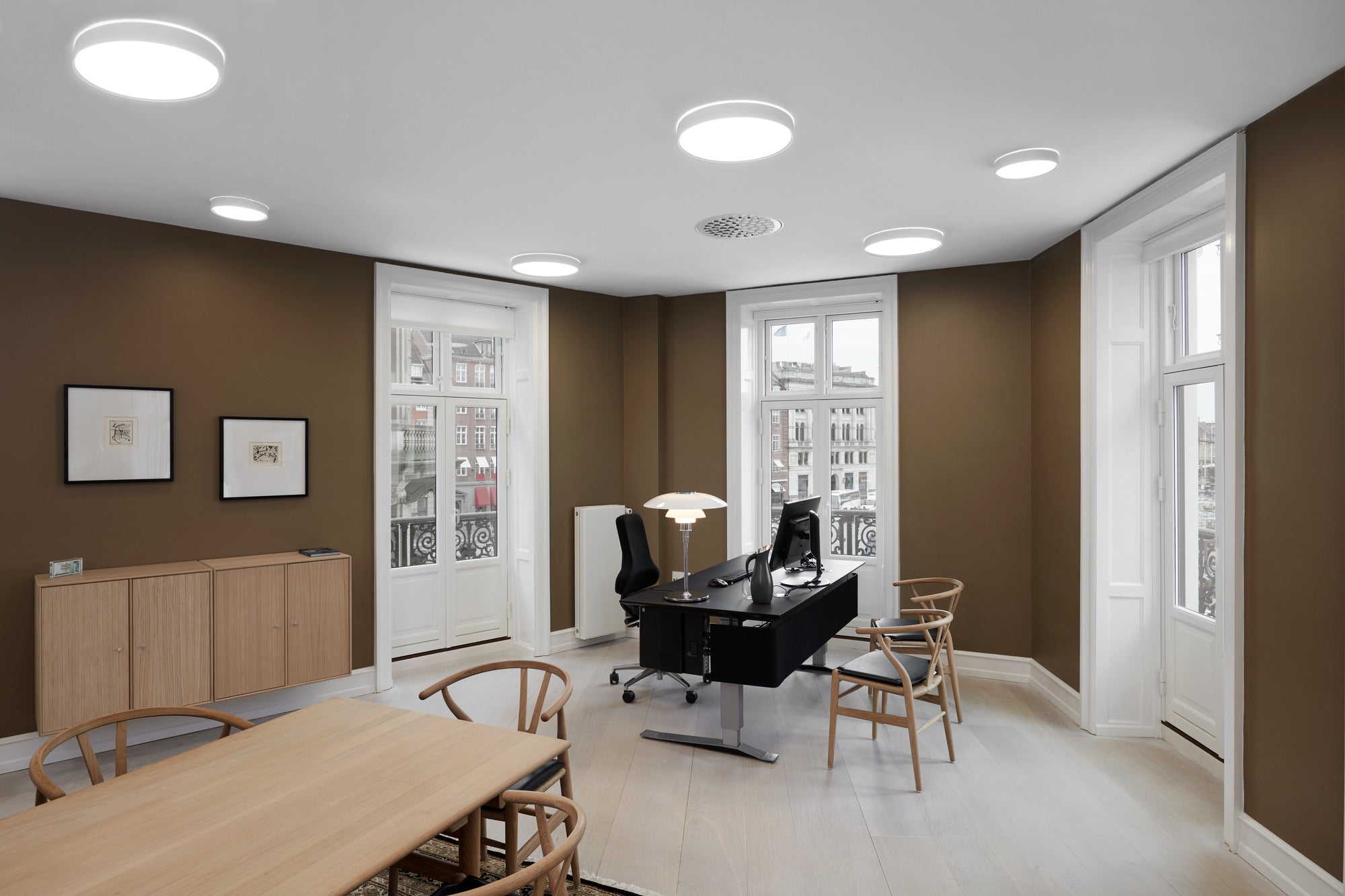 Stolní lampa PH 4½-3½ bílá s chromovaným podstavcem