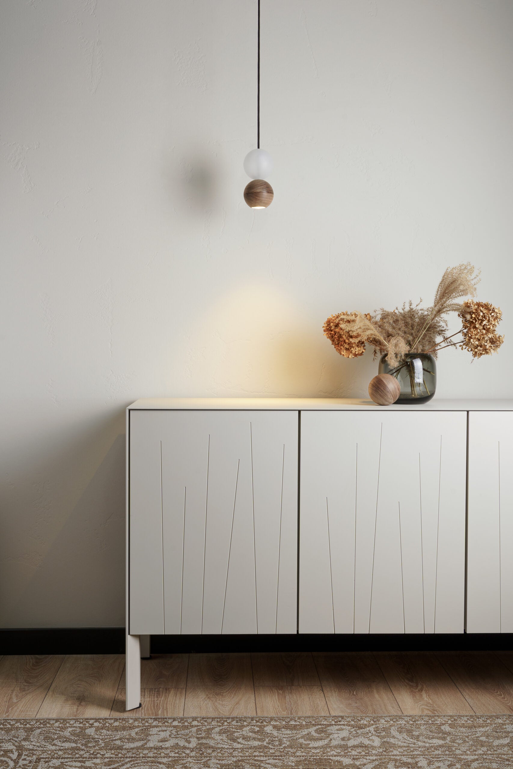 Lampa wisząca WOODOO GLASS lite drewno orzechowe