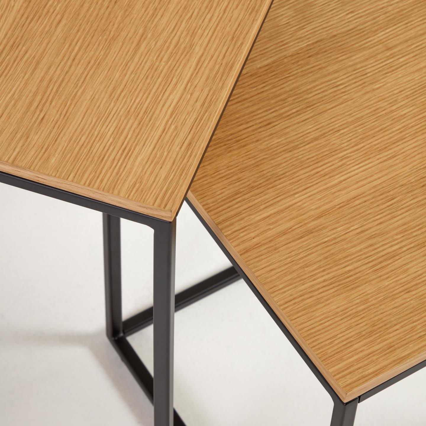 Zestaw kwadratowych stolików bocznych YOANA fornir dębowy z czarną podstawą La Forma    Eye on Design