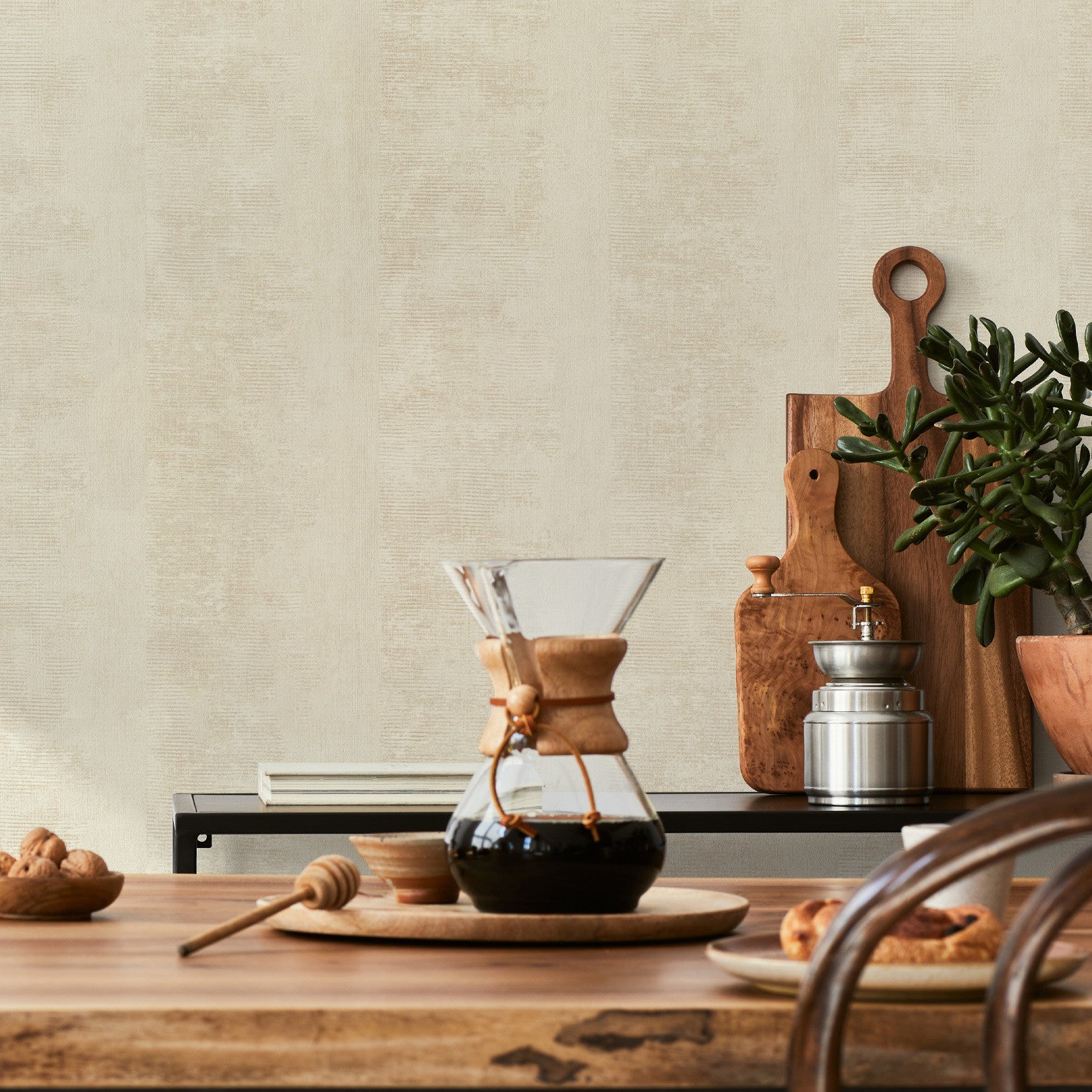 Tapeta se strukturou a efektem patiny ZUMAIA - IVOIRE slonová kost