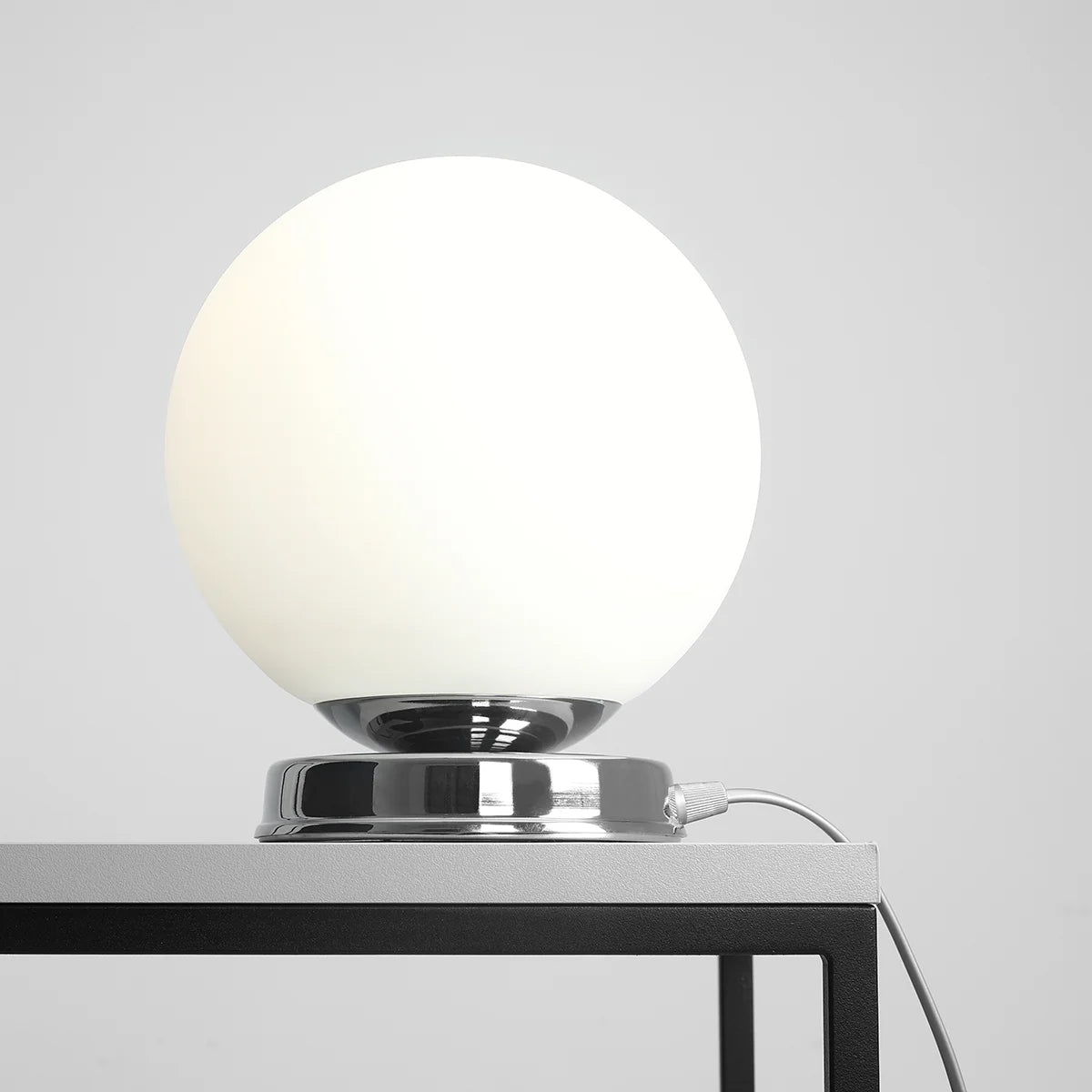 Lampa biurkowa BALL chromowany Artera M   Eye on Design