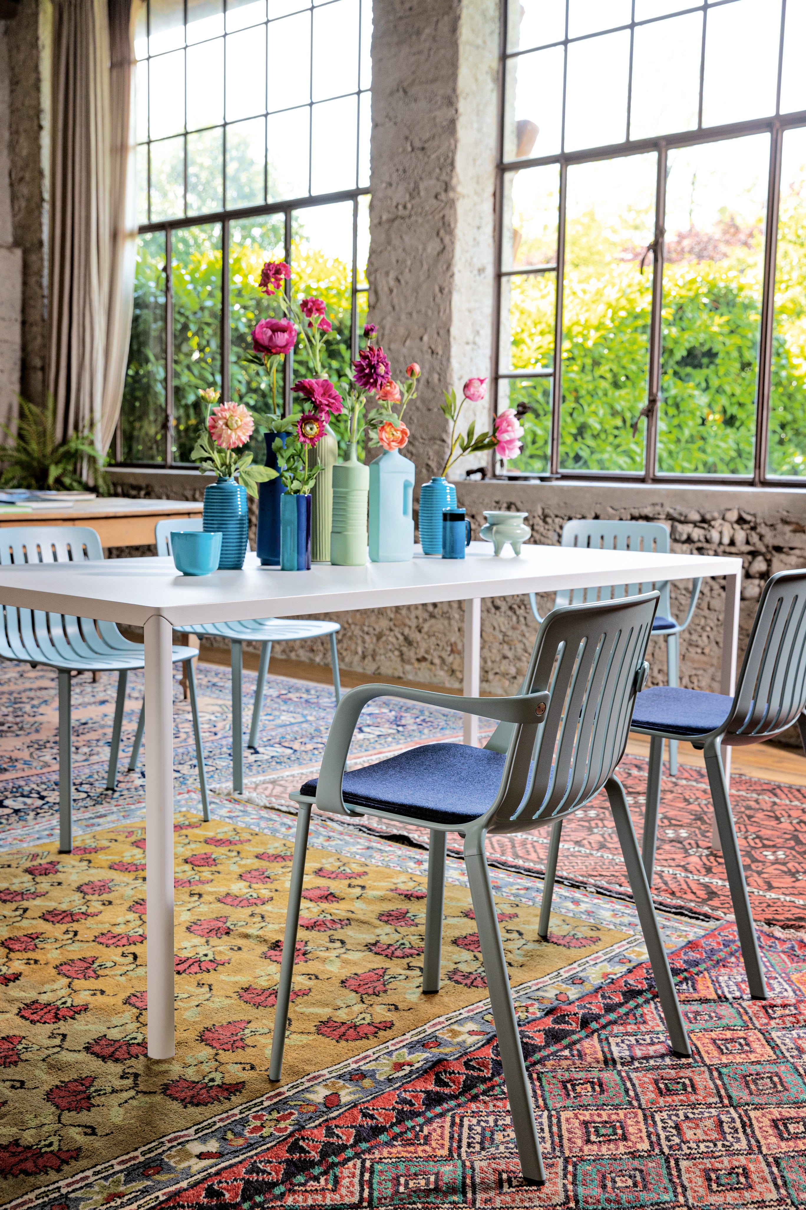 Krzesło zewnętrzne z podłokietnikami PLATO biały Magis    Eye on Design