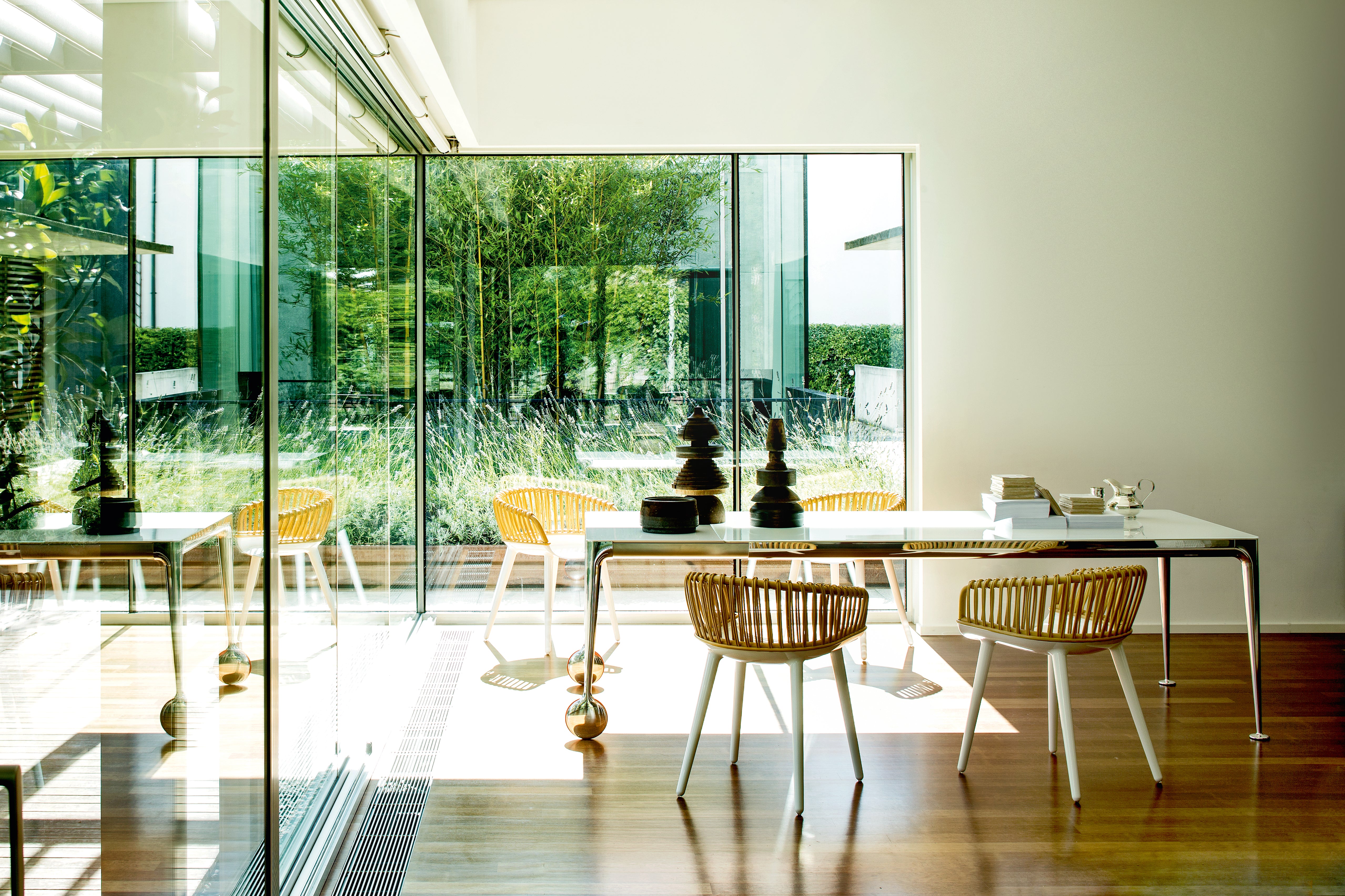 Krzesło CYBORG CLUB z plecionym oparciem biały Magis    Eye on Design