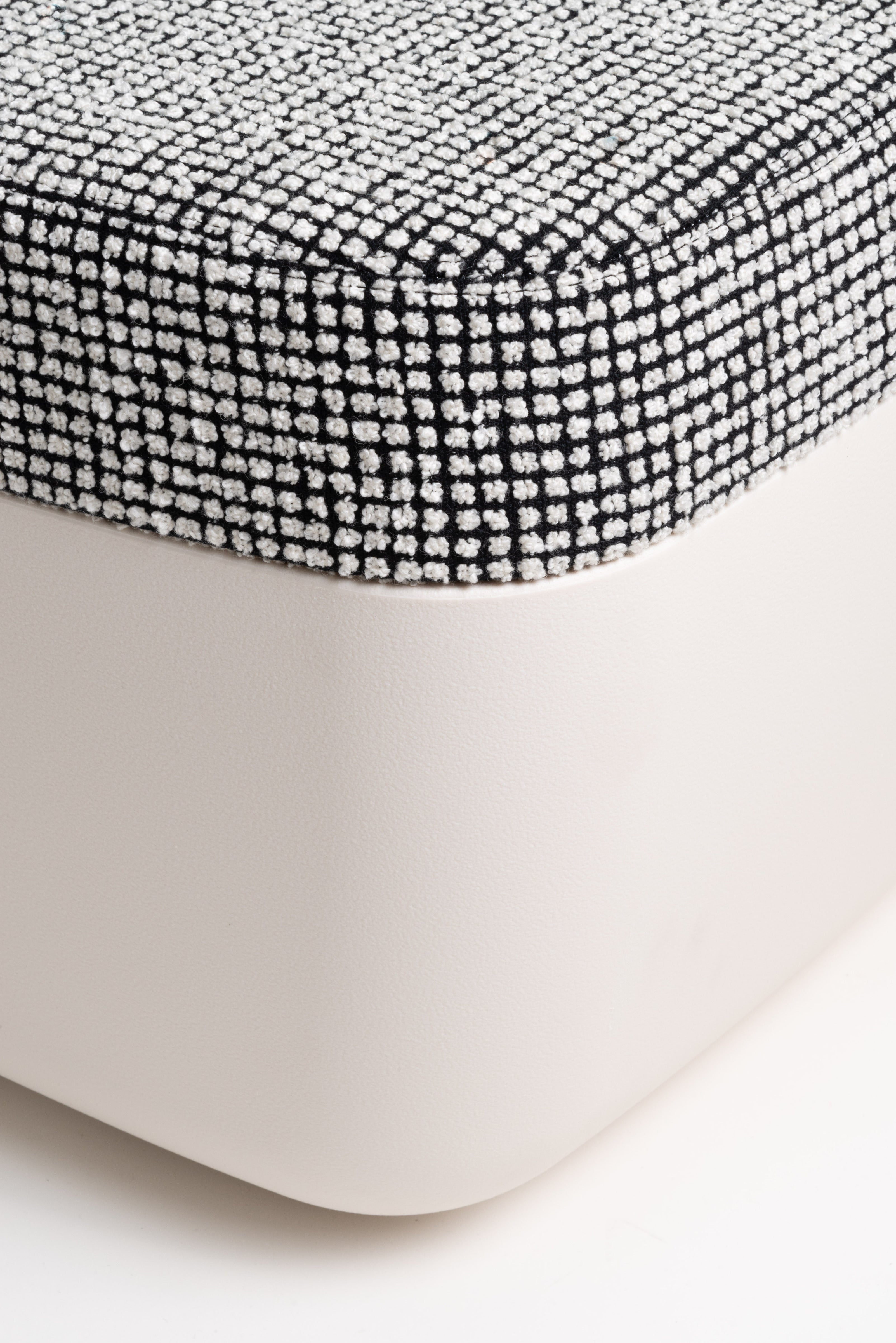 Fotel NIMROD fioletowy Magis    Eye on Design