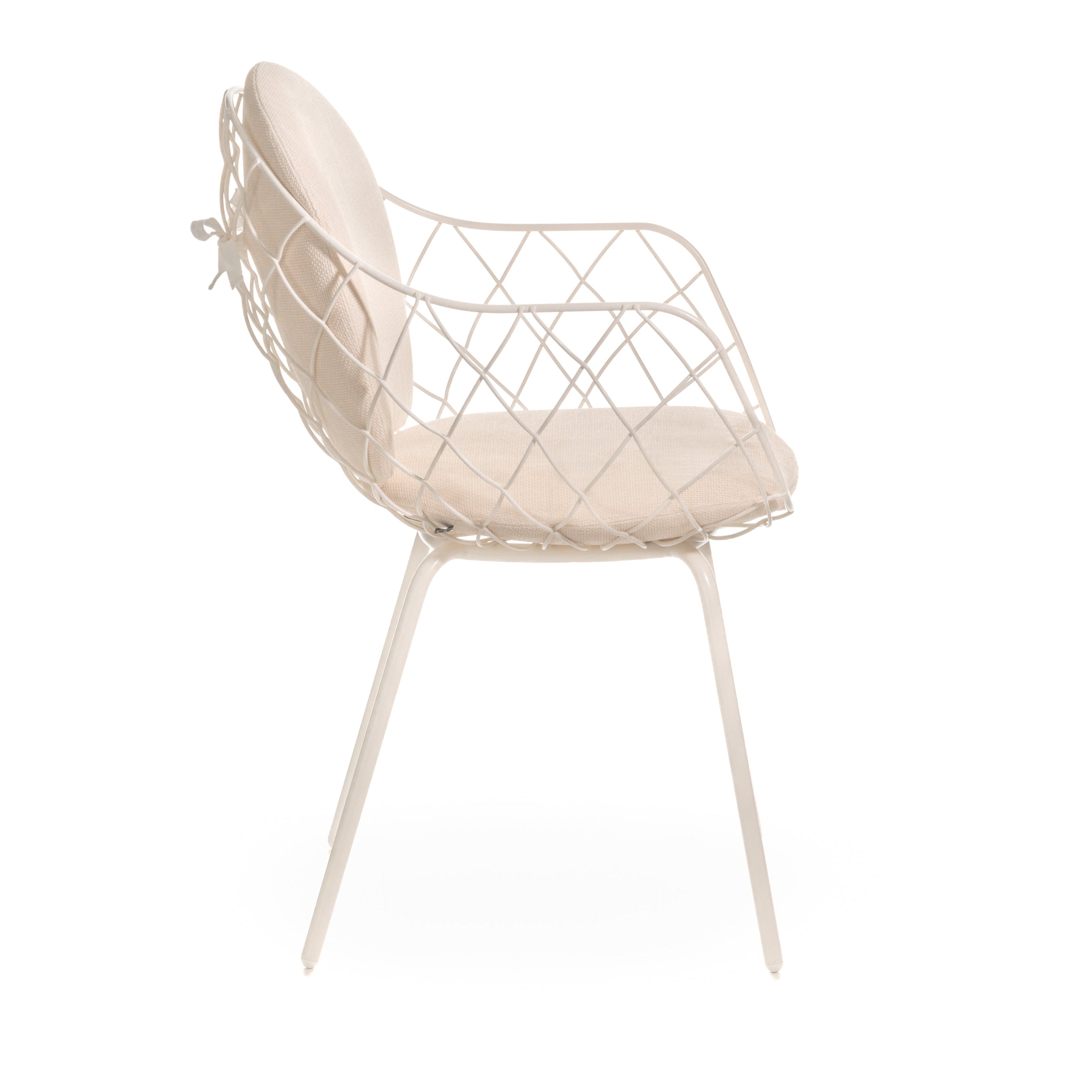 Krzesło druciane zewnętrzne PIÑA białe nogi z białą poduszką Magis    Eye on Design