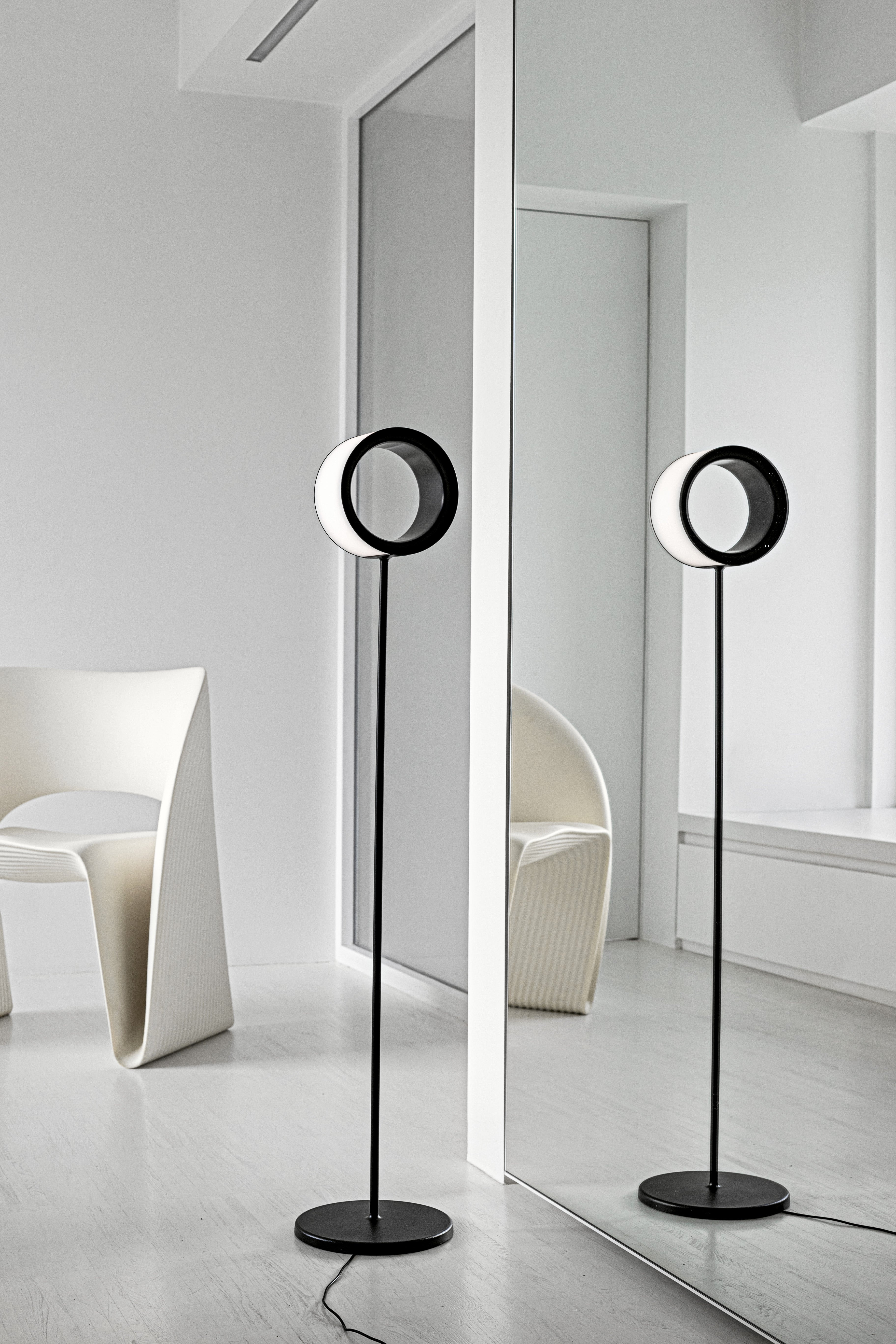 Niskie krzesło RAVIOLO fioletowy Magis    Eye on Design