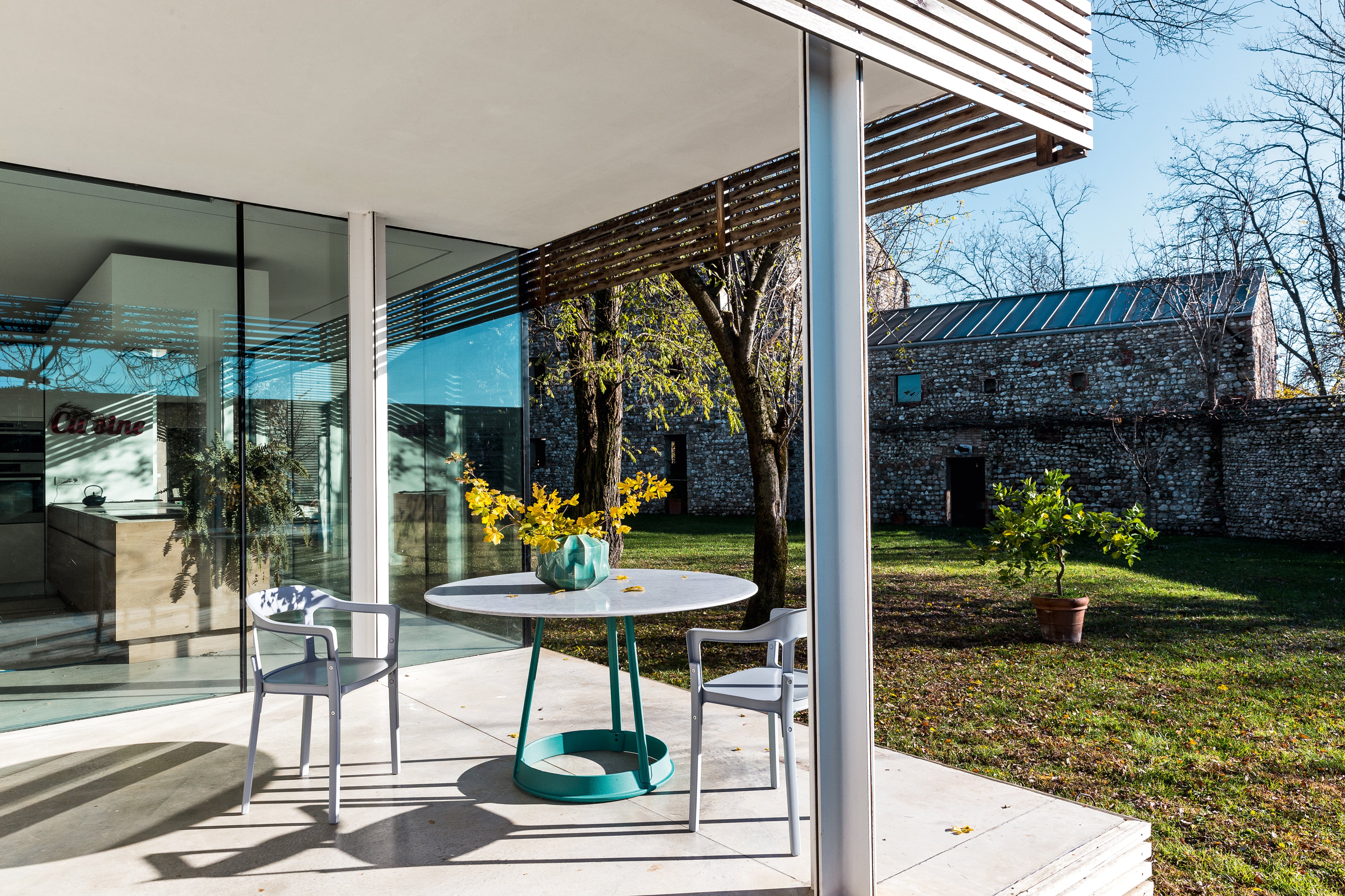 Krzesło STEELWOOD biały z białą poduszką Magis    Eye on Design