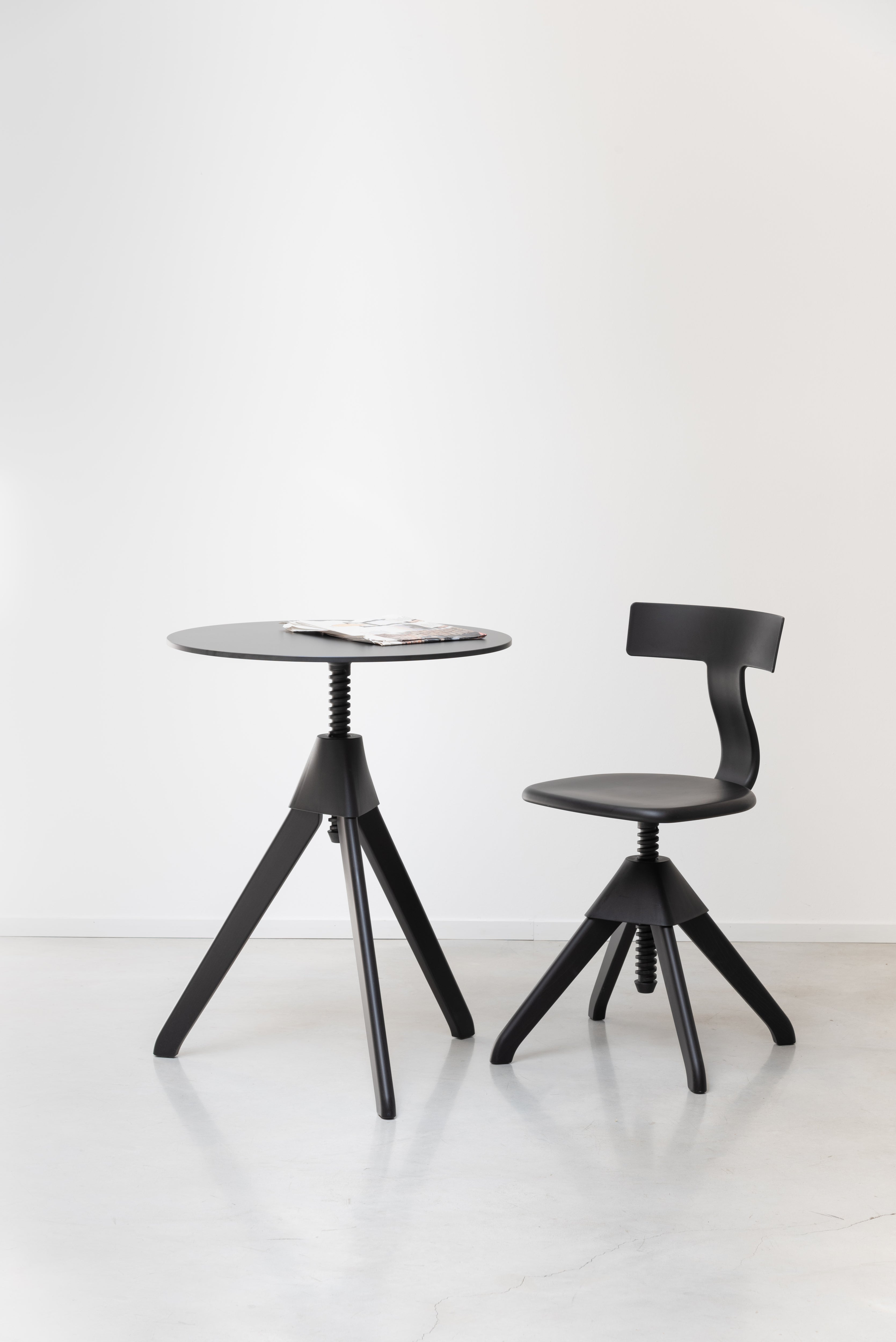 Krzesło TUFFY DZIKA BANDA zielony z drewnem Magis    Eye on Design