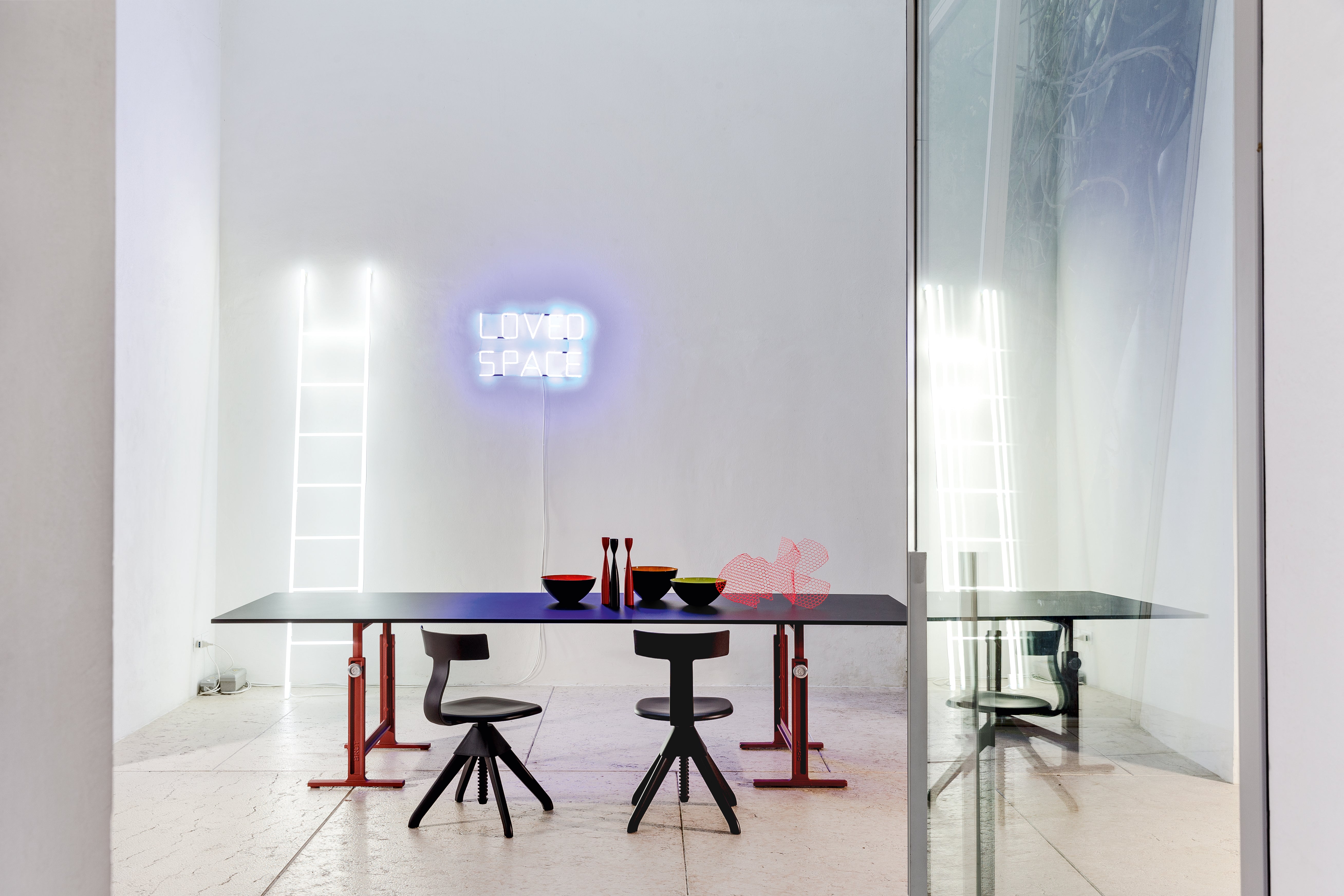 Krzesło TUFFY DZIKA BANDA biały z drewnem Magis    Eye on Design